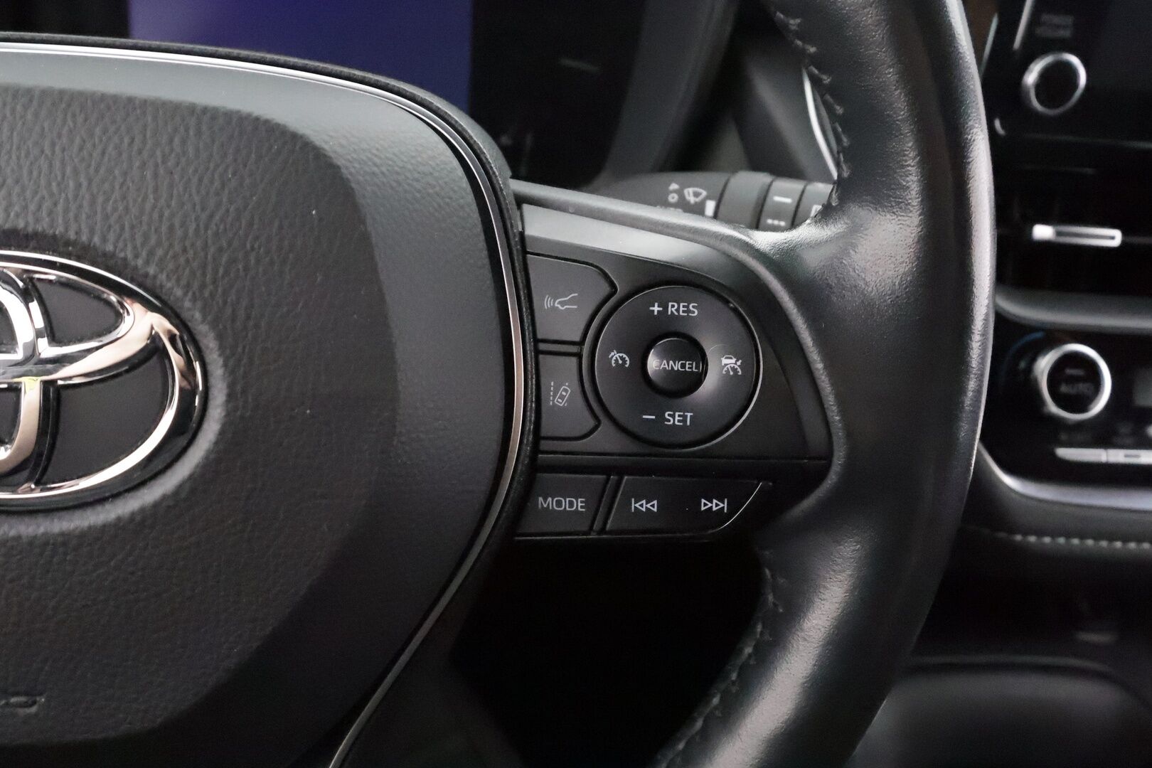 Toyota Corolla 2022 Touring Sports 1,8 Hybrid Active Edition - | ACC | P.kamera | Navi | LED | LTA | PCS | RSA | Keyless | Apple & Android | Lämm. ratti | Aut. pitkät | Sähk. takaluukku | 2x renkaat aluin | 