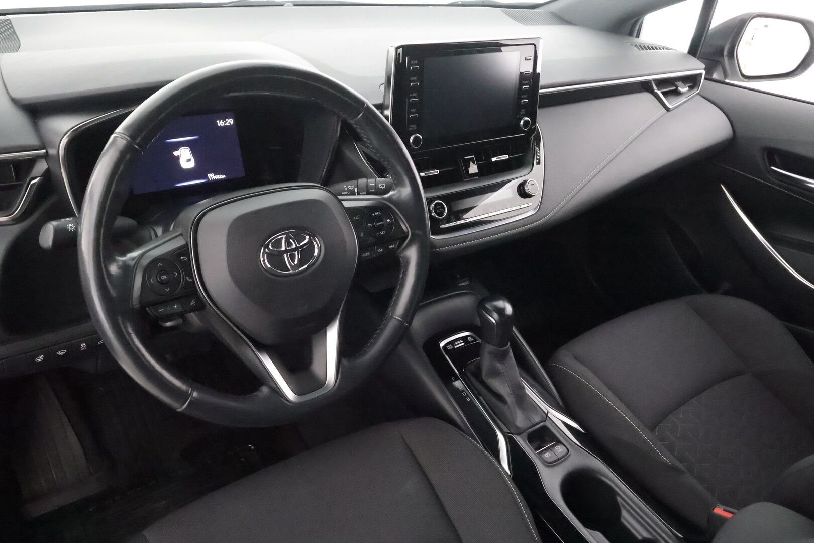 Toyota Corolla 2022 Touring Sports 1,8 Hybrid Active Edition - | ACC | P.kamera | Navi | LED | LTA | PCS | RSA | Keyless | Apple & Android | Lämm. ratti | Aut. pitkät | Sähk. takaluukku | 2x renkaat aluin | 
