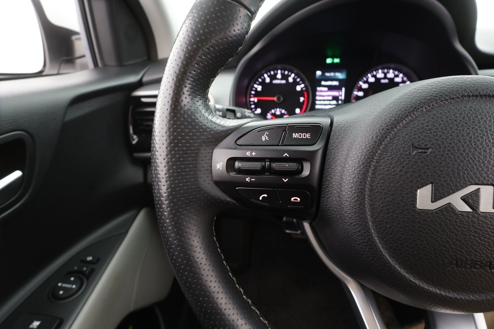 Kia Stonic 2022 1,0 T-GDI 100hv TX DCT - | ACC | LED | Puolinahat | Navi | Lane assist | P.kamera | Keyless | Lämm. ratti | Blind spot assist | 1-om suomiauto | 
