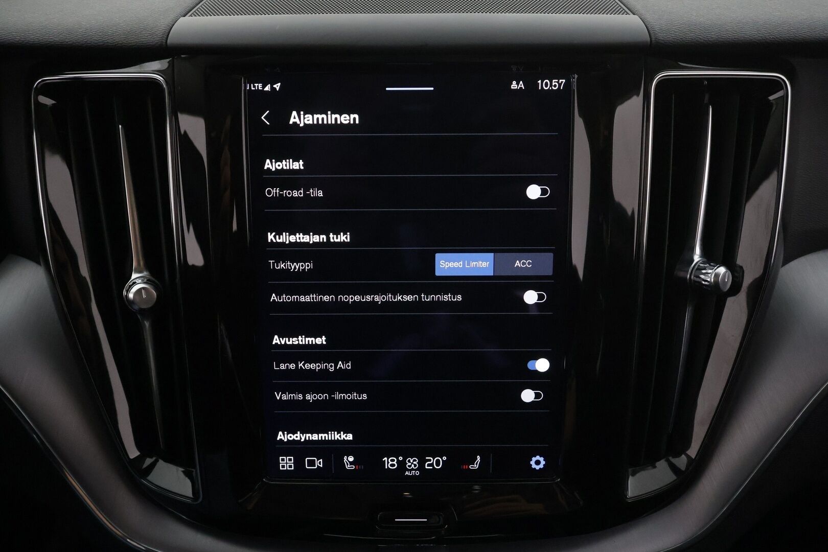 Volvo XC60 2022 B4 AWD D-MHEV Business Edition aut * P.Kamera / ACC / LED / High performance / Webasto / Keyless * - Kahdet renkaat / 1.Om Suomi-auto