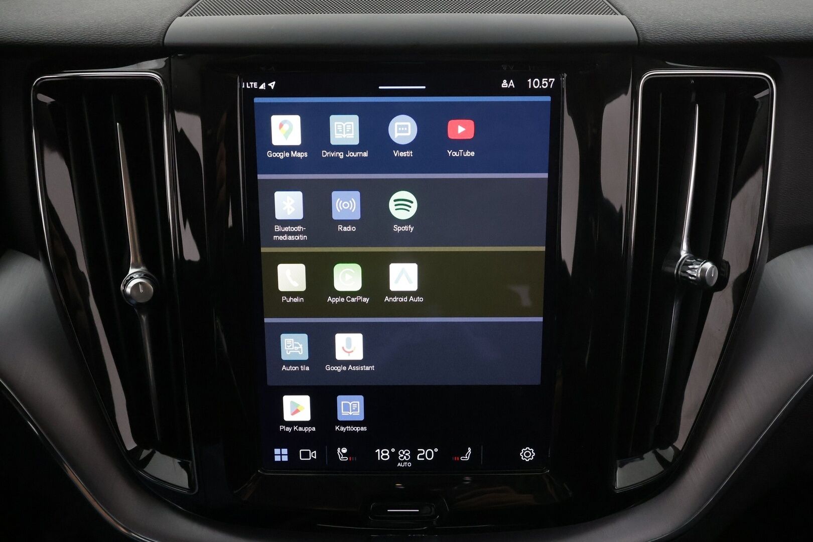 Volvo XC60 2022 B4 AWD D-MHEV Business Edition aut * P.Kamera / ACC / LED / High performance / Webasto / Keyless * - Kahdet renkaat / 1.Om Suomi-auto - HULLUT AVAJAISHULINAT KORKOTARJOUS 3,29 %