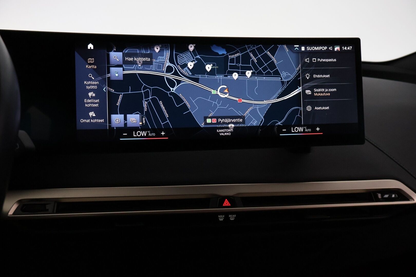BMW iX 2022 xDrive40 Fully Charged - 3,99 % KORKOTARJOUS TÄHÄN AUTOON - Vetokoukku / HUD / Harman&Kardon / Sky Lounge / Adapt.Vakkari / 360-Kamera / Laser / Eleohjaus / Suomiauto / Upea yksilö!