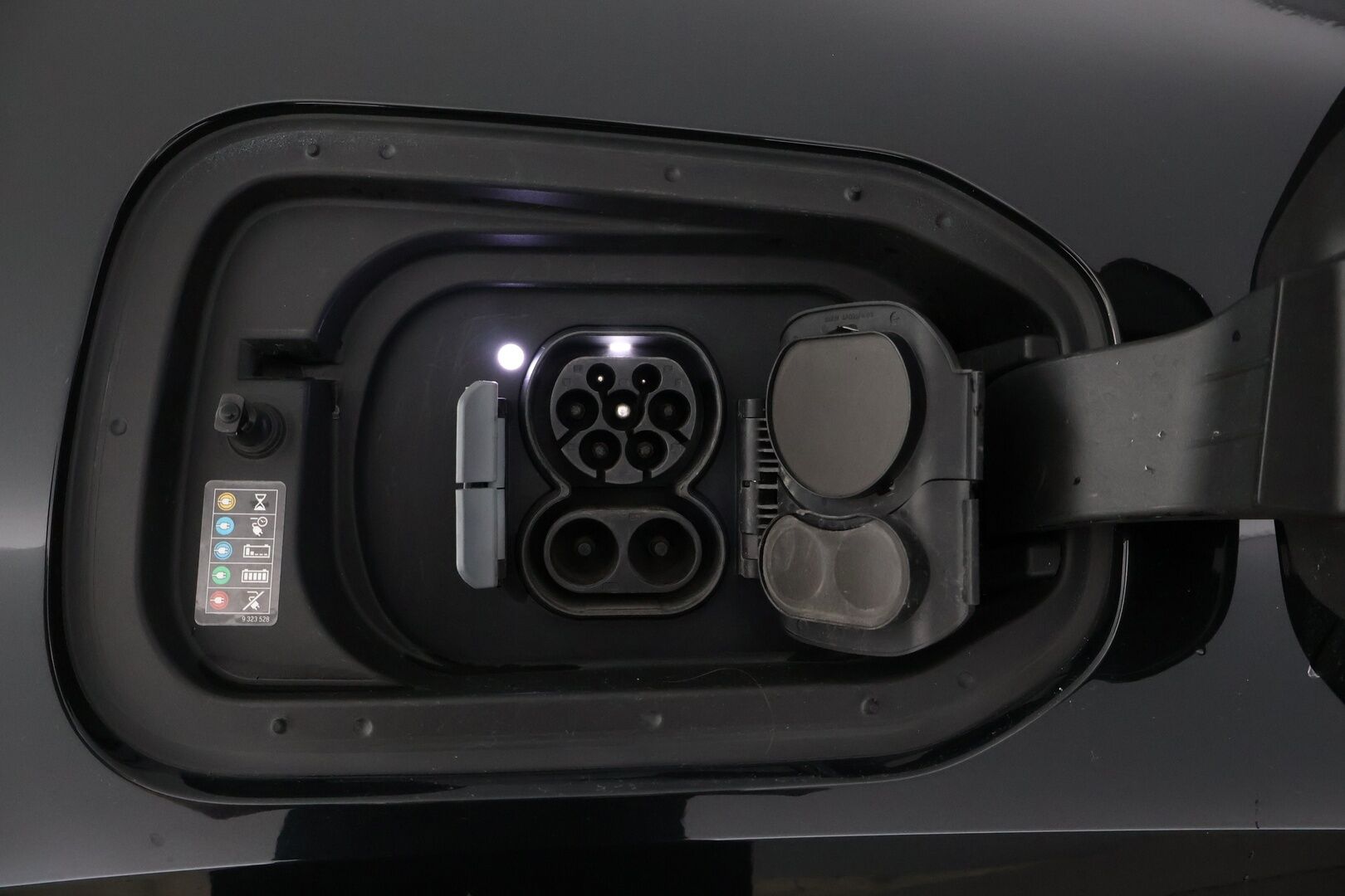 BMW iX 2022 xDrive40 Fully Charged - 3,99 % KORKOTARJOUS TÄHÄN AUTOON - Vetokoukku / HUD / Harman&Kardon / Sky Lounge / Adapt.Vakkari / 360-Kamera / Laser / Eleohjaus / Suomiauto / Upea yksilö!