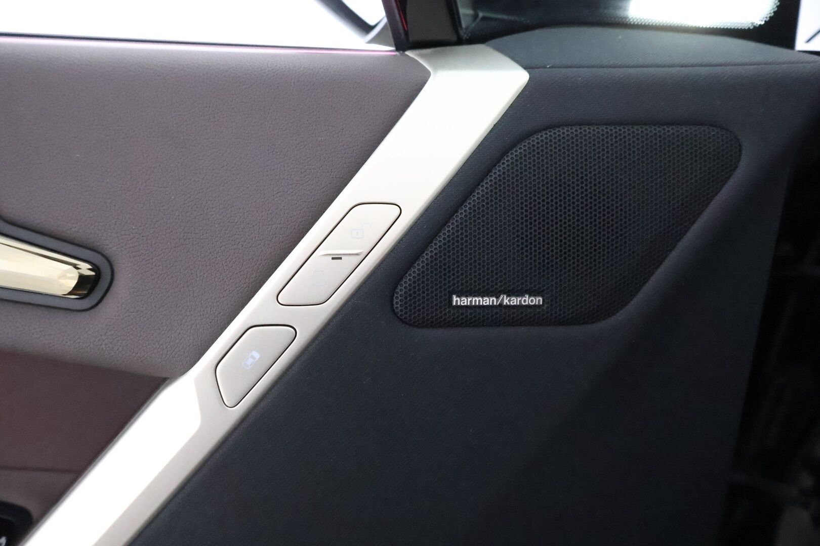 BMW iX 2022 xDrive40 Fully Charged - 3,99 % KORKOTARJOUS TÄHÄN AUTOON - Vetokoukku / HUD / Harman&Kardon / Sky Lounge / Adapt.Vakkari / 360-Kamera / Laser / Eleohjaus / Suomiauto / Upea yksilö!