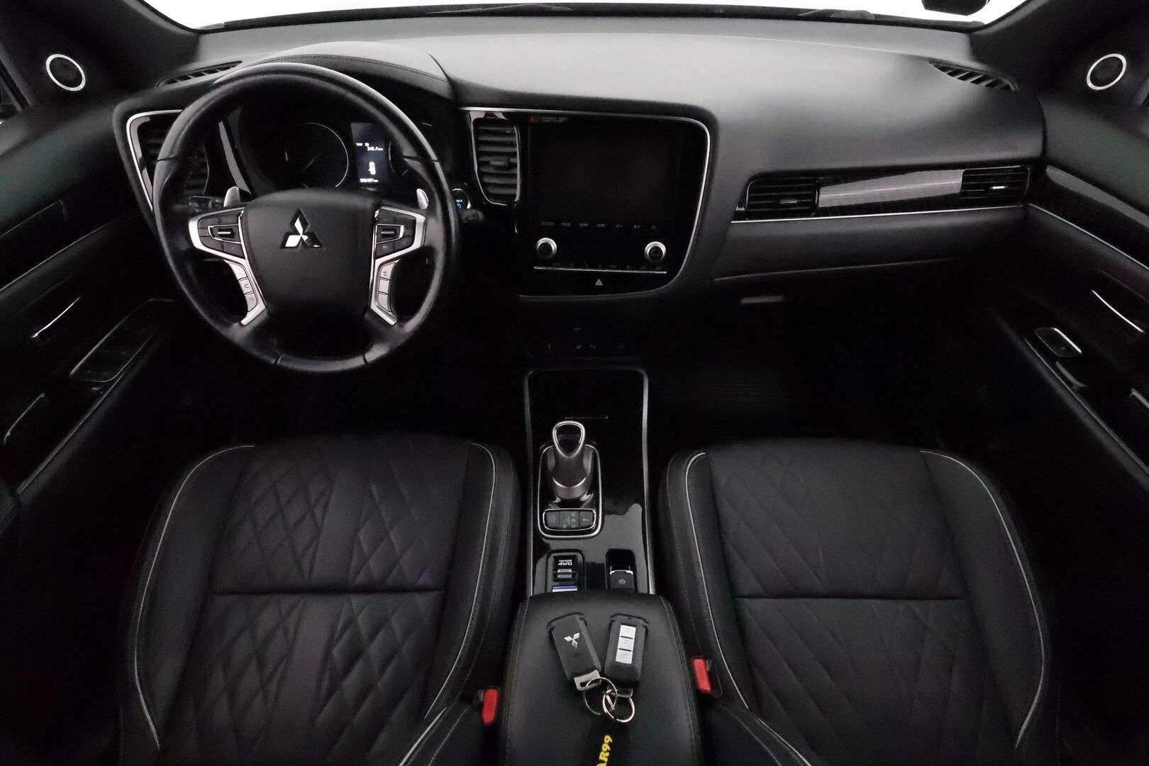 Mitsubishi Outlander PHEV 2020 Business X 4WD 5P **Power Sound System / Koukku / ACC / LED / 360° Kamera / Kaistavahti / Timantti Nahkaverhoilu** - 2x Latauskaapelit / Kahdet Renkaat