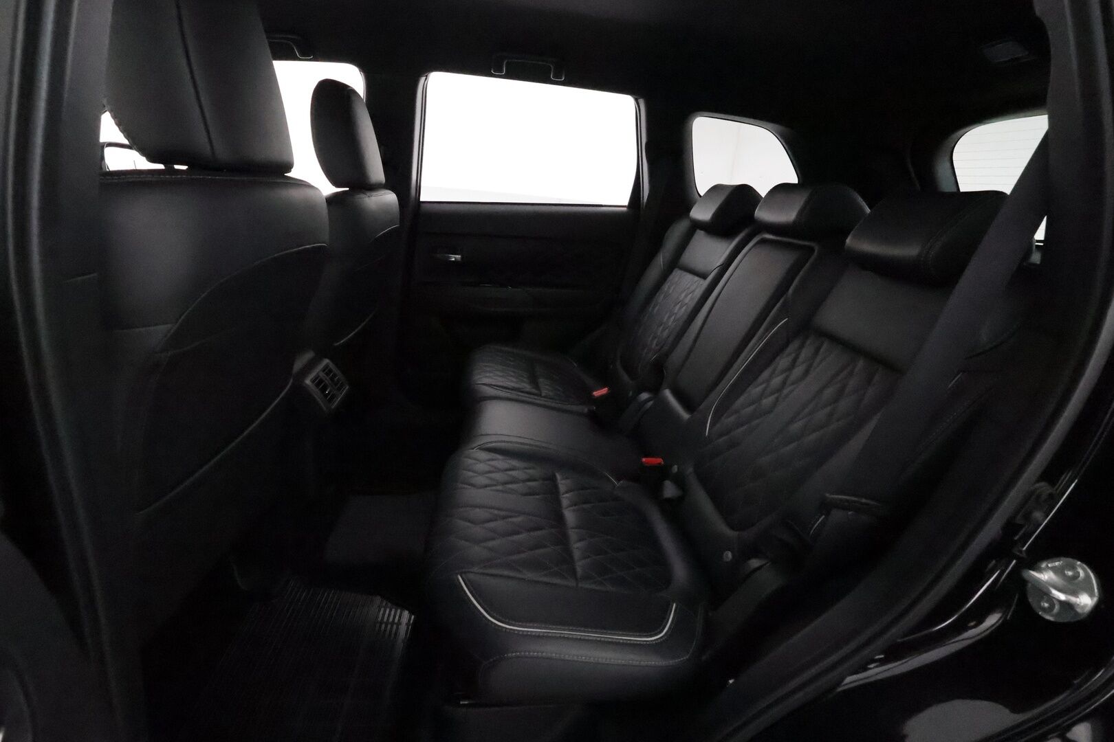 Mitsubishi Outlander PHEV 2020 Business X 4WD 5P **Power Sound System / Koukku / ACC / LED / 360° Kamera / Kaistavahti / Timantti Nahkaverhoilu** - 2x Latauskaapelit / Kahdet Renkaat