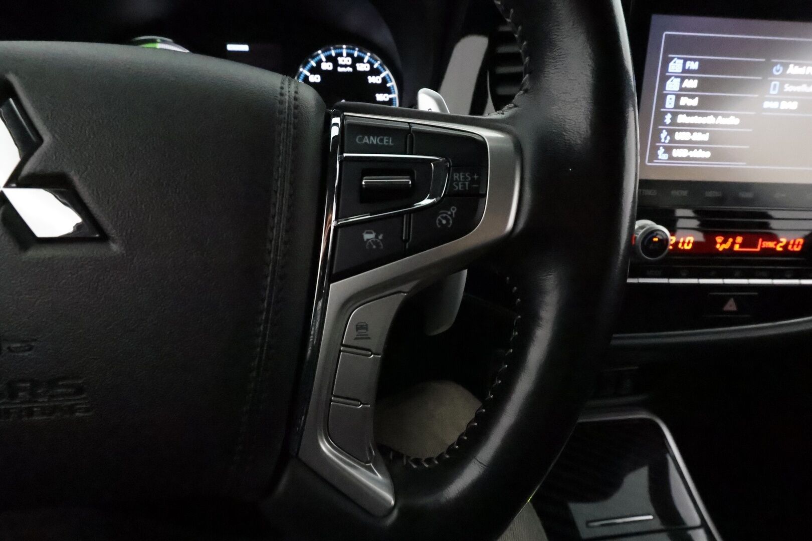 Mitsubishi Outlander PHEV 2020 Business X 4WD 5P **Power Sound System / Koukku / ACC / LED / 360° Kamera / Kaistavahti / Timantti Nahkaverhoilu** - 2x Latauskaapelit / Kahdet Renkaat