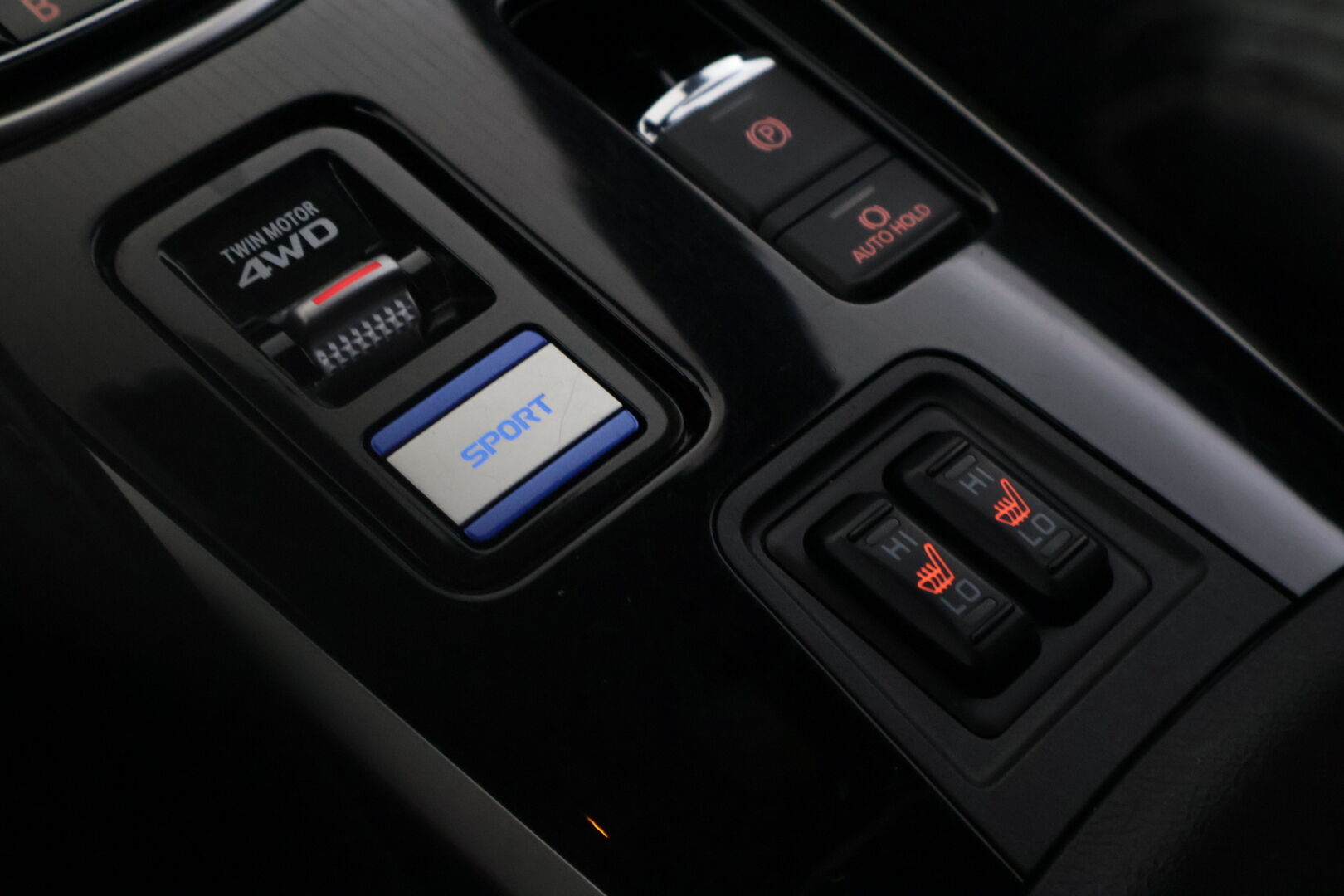 Mitsubishi Outlander PHEV 2020 Business X 4WD 5P **Power Sound System / Koukku / ACC / LED / 360° Kamera / Kaistavahti / Timantti Nahkaverhoilu** - 2x Latauskaapelit / Kahdet Renkaat