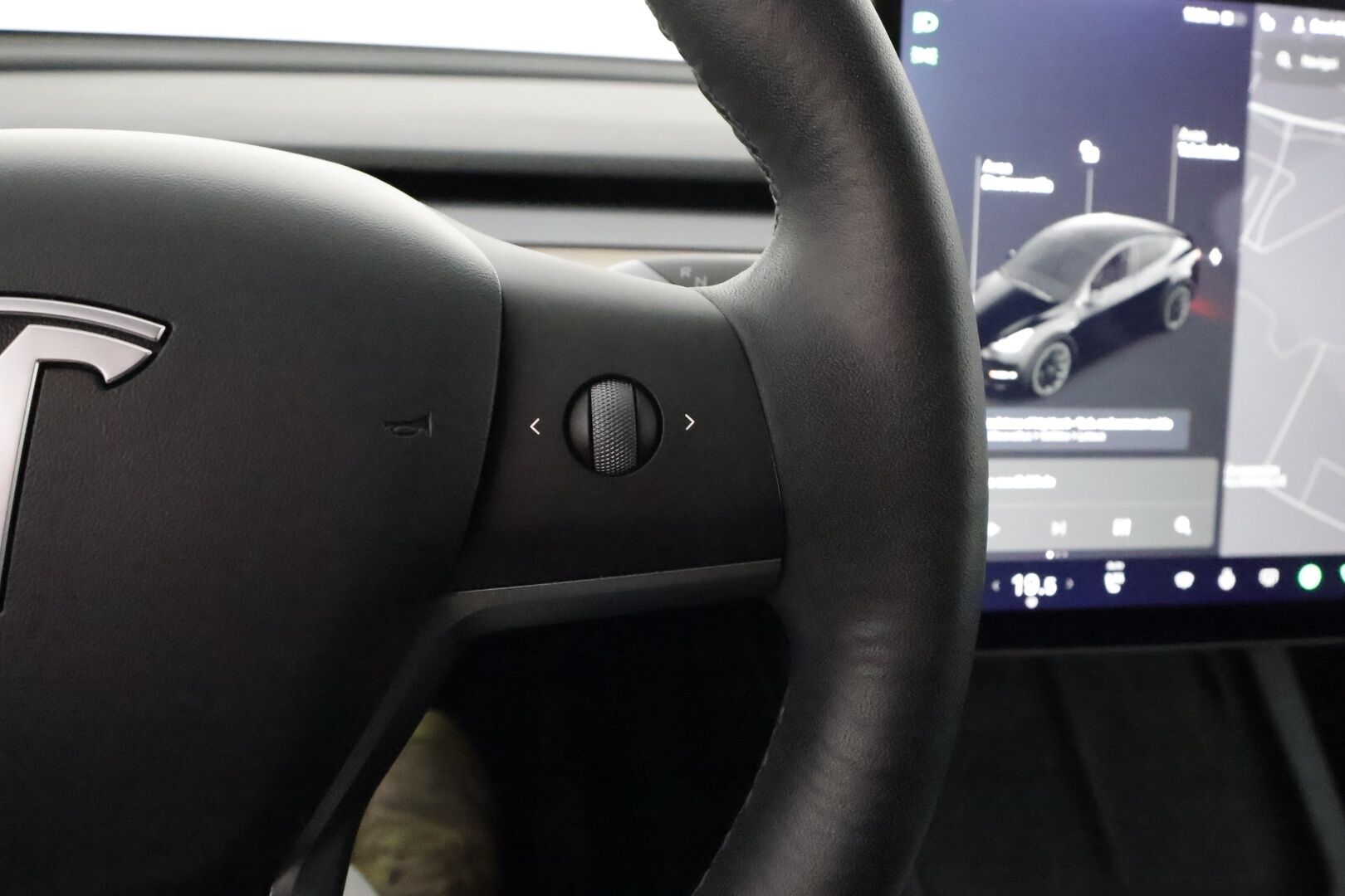 Tesla Model Y 2021 Long Range **Lämpöpumppu / Lasikatto / Matrix-LED / Adapt.Vakkari / P.Kamera / Muistipenkki / Navi / Kaistavahti** - 3,99 % KORKOTARJOUS TÄHÄN AUTOON - Akku kuntotarkastettu / Premium Audio / KeylessGo / 2x Renkaat