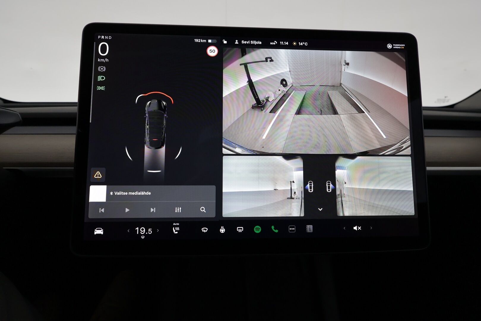 Tesla Model Y 2021 Long Range **Lämpöpumppu / Lasikatto / Matrix-LED / Adapt.Vakkari / P.Kamera / Muistipenkki / Navi / Kaistavahti** - 3,99 % KORKOTARJOUS TÄHÄN AUTOON - Akku kuntotarkastettu / Premium Audio / KeylessGo / 2x Renkaat
