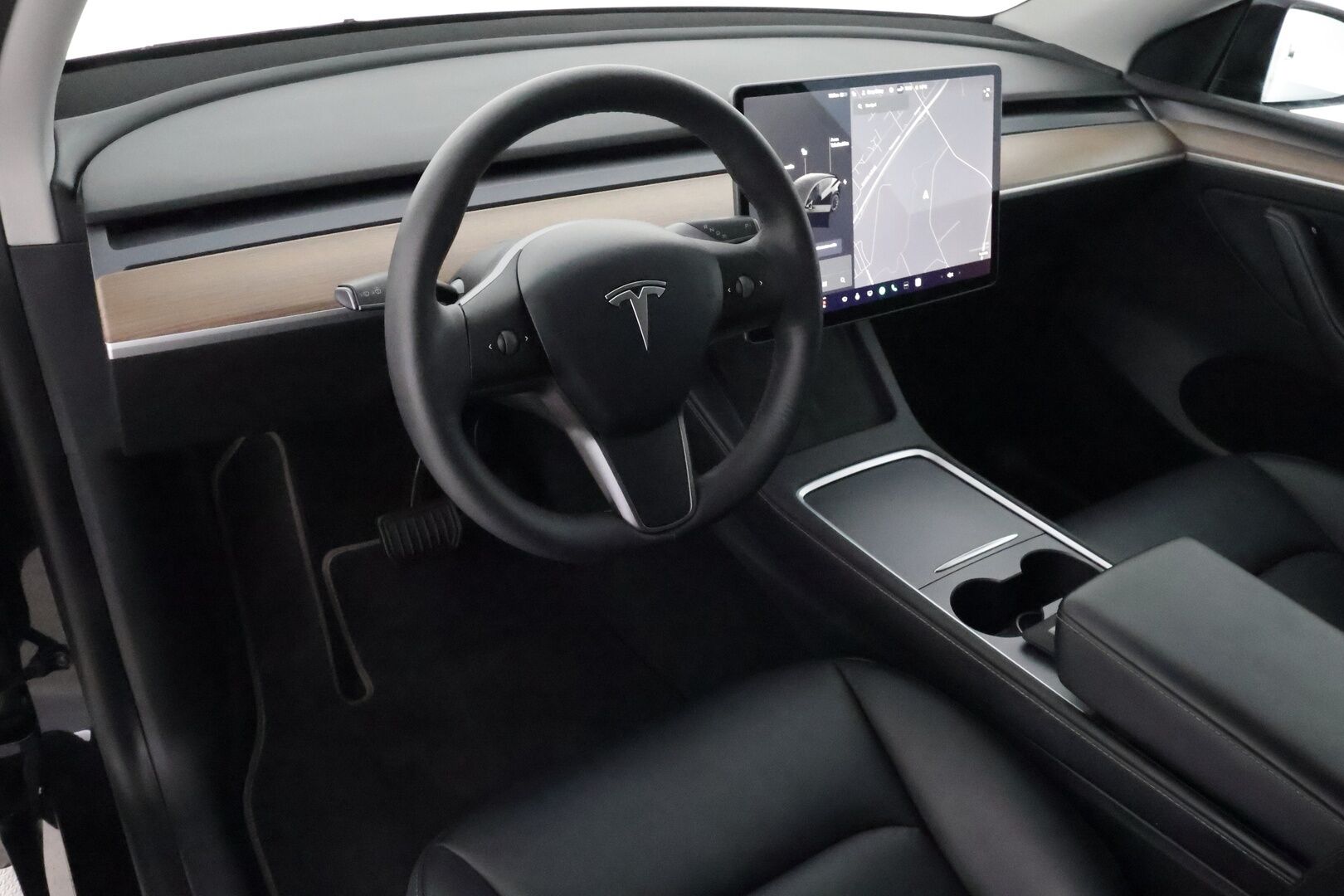 Tesla Model Y 2021 Long Range **Lämpöpumppu / Lasikatto / Matrix-LED / Adapt.Vakkari / P.Kamera / Muistipenkki / Navi / Kaistavahti** - 3,99 % KORKOTARJOUS TÄHÄN AUTOON - Akku kuntotarkastettu / Premium Audio / KeylessGo / 2x Renkaat