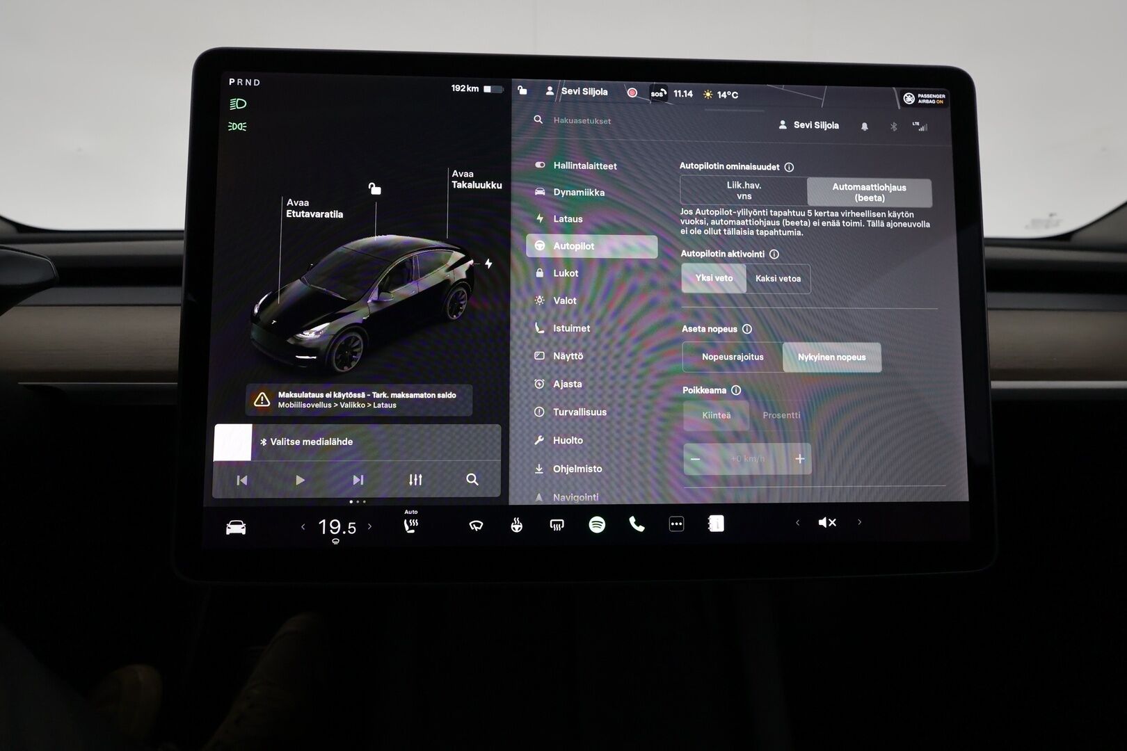 Tesla Model Y 2021 Long Range **Lämpöpumppu / Lasikatto / Matrix-LED / Adapt.Vakkari / P.Kamera / Muistipenkki / Navi / Kaistavahti** - 3,99 % KORKOTARJOUS TÄHÄN AUTOON - Akku kuntotarkastettu / Premium Audio / KeylessGo / 2x Renkaat