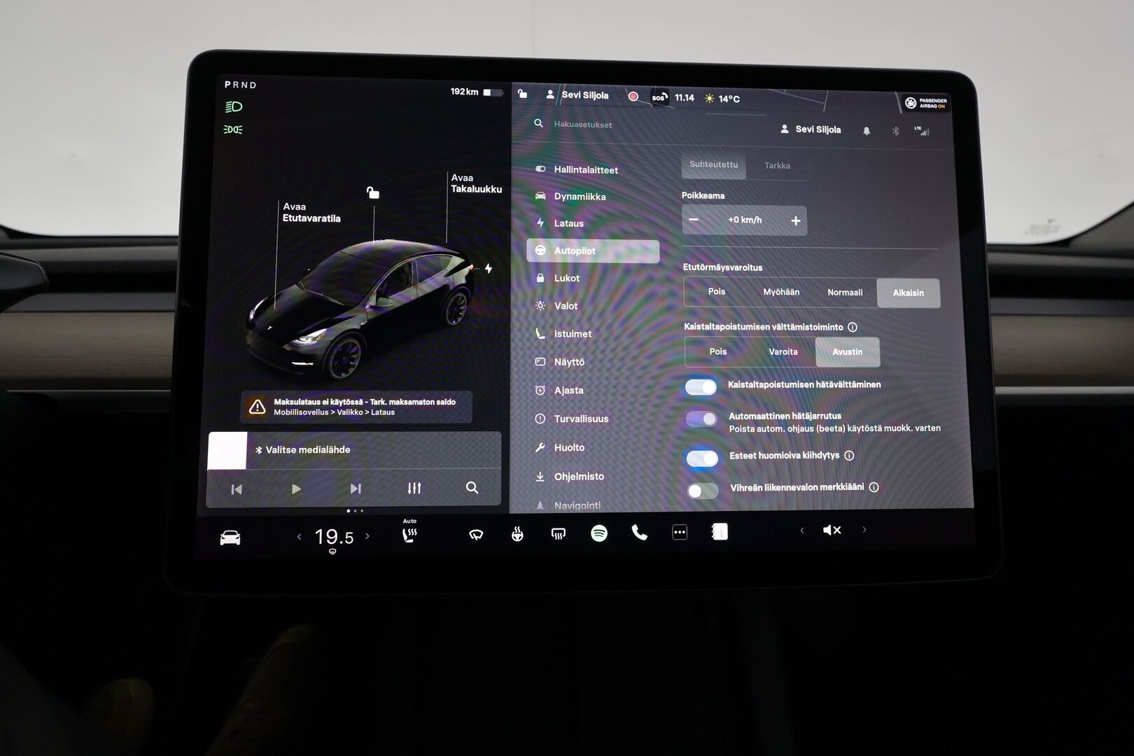 Tesla Model Y 2021 Long Range **Lämpöpumppu / Lasikatto / Matrix-LED / Adapt.Vakkari / P.Kamera / Muistipenkki / Navi / Kaistavahti** - 3,99 % KORKOTARJOUS TÄHÄN AUTOON - Akku kuntotarkastettu / Premium Audio / KeylessGo / 2x Renkaat