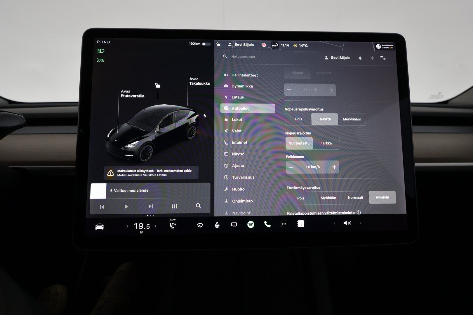 Tesla Model Y 2021 Long Range **Lämpöpumppu / Lasikatto / Matrix-LED / Adapt.Vakkari / P.Kamera / Muistipenkki / Navi / Kaistavahti** - 3,99 % KORKOTARJOUS TÄHÄN AUTOON - Akku kuntotarkastettu / Premium Audio / KeylessGo / 2x Renkaat