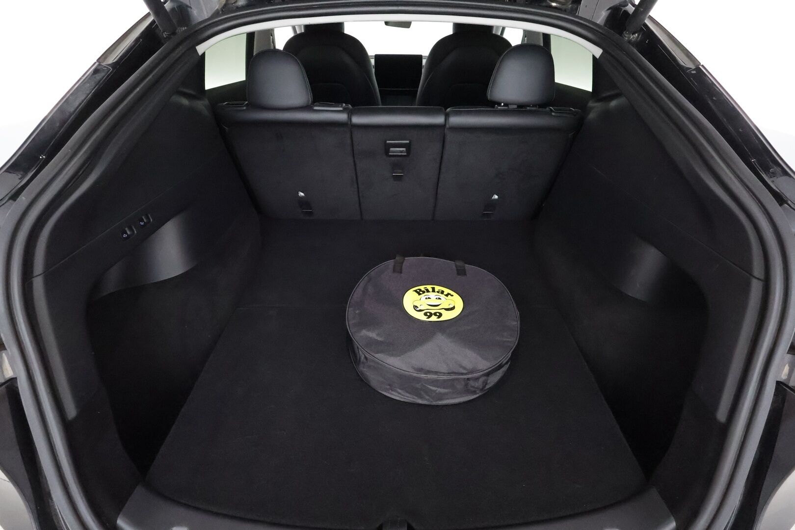 Tesla Model Y 2021 Long Range **Lämpöpumppu / Lasikatto / Matrix-LED / Adapt.Vakkari / P.Kamera / Muistipenkki / Navi / Kaistavahti** - 3,99 % KORKOTARJOUS TÄHÄN AUTOON - Akku kuntotarkastettu / Premium Audio / KeylessGo / 2x Renkaat