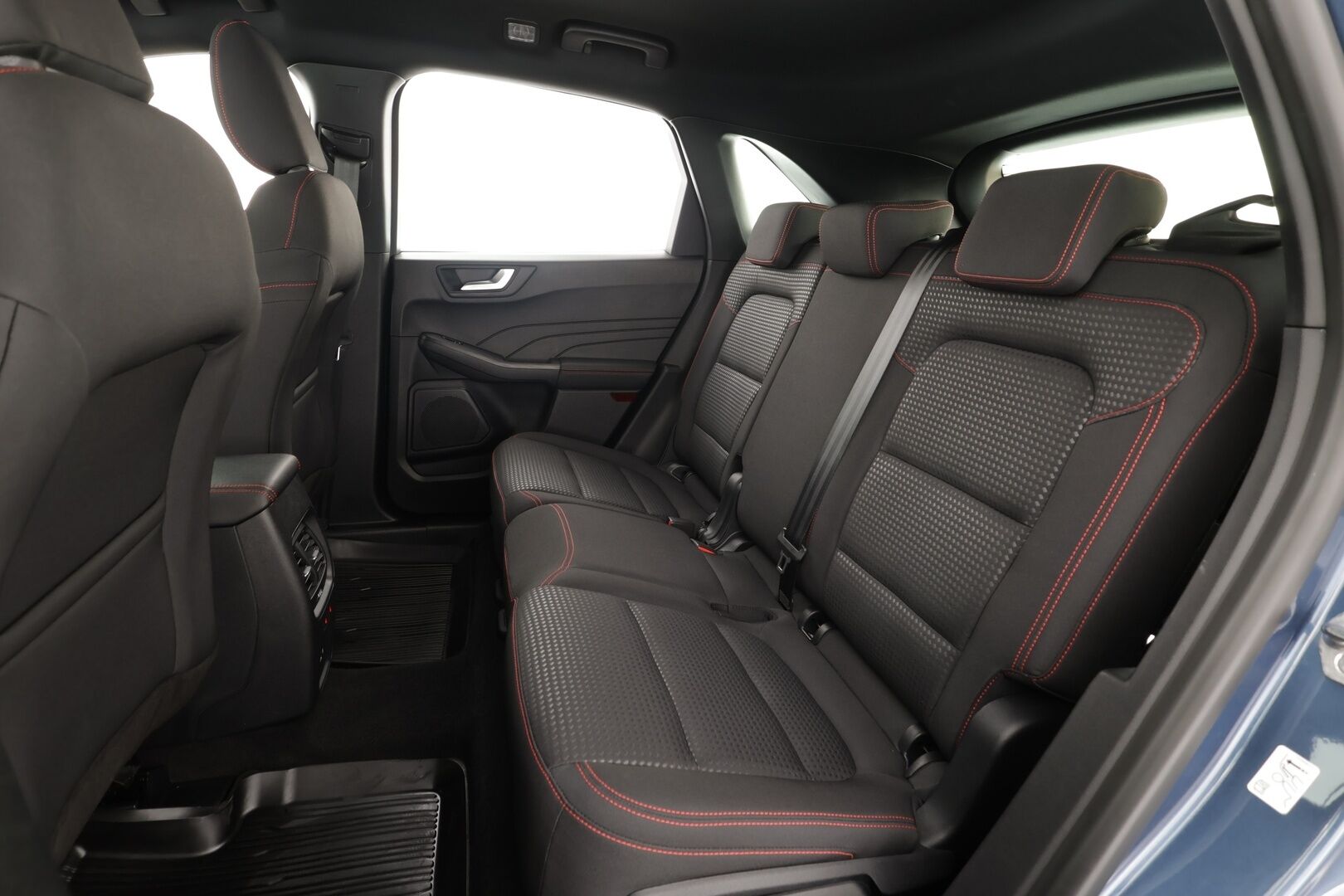 Ford Kuga 2022 2,5 Hybrid (HEV) 190hv CVT AWD ST-Line * HUD / Lohkolämmitin / LED / P.Kamera / Kaistavahti / Navi / Keyless * - 1-om Suomi-auto / Kahdet renkaat aluvanteilla