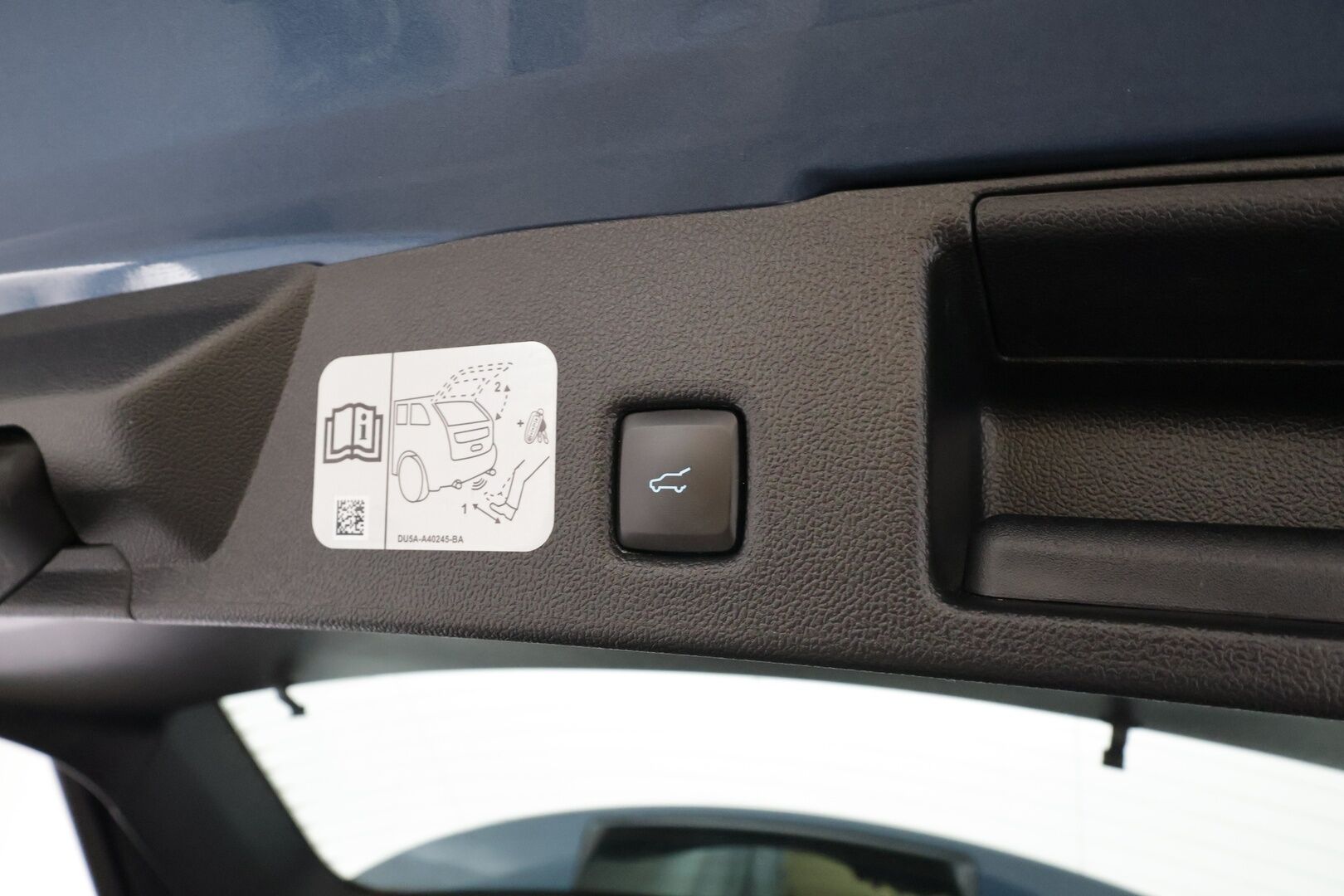 Ford Kuga 2022 2,5 Hybrid (HEV) 190hv CVT AWD ST-Line * HUD / Lohkolämmitin / LED / P.Kamera / Kaistavahti / Navi / Keyless * - 1-om Suomi-auto / Kahdet renkaat aluvanteilla