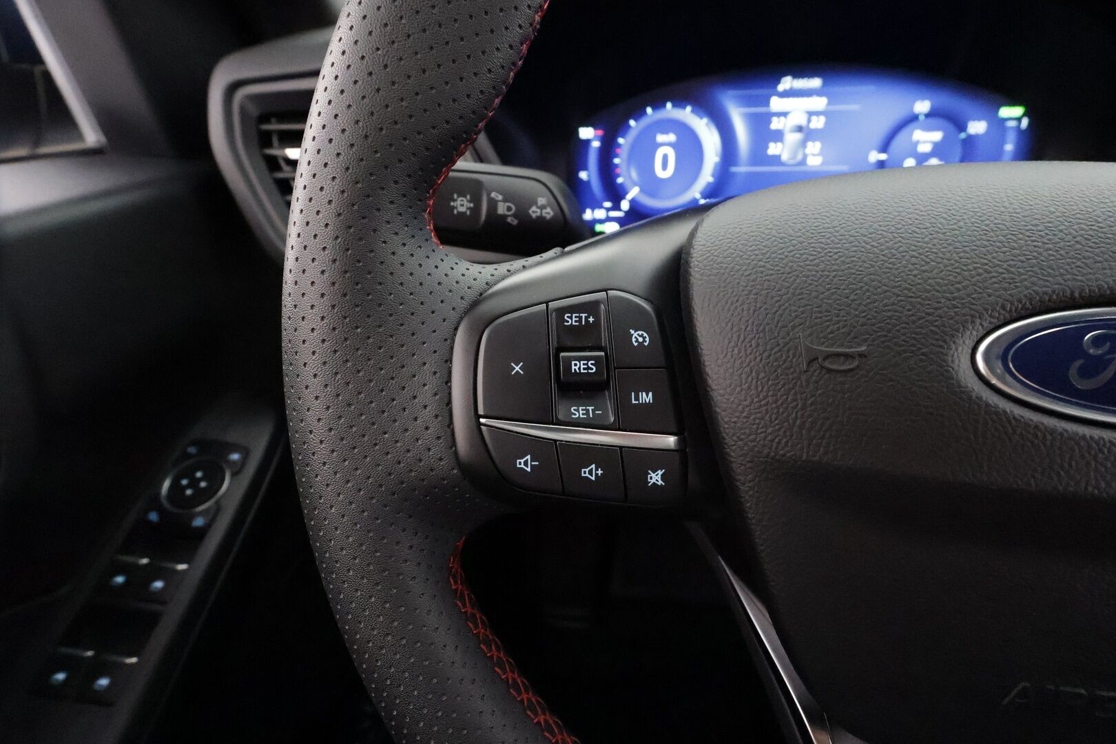 Ford Kuga 2022 2,5 Hybrid (HEV) 190hv CVT AWD ST-Line * HUD / Lohkolämmitin / LED / P.Kamera / Kaistavahti / Navi / Keyless * - 1-om Suomi-auto / Kahdet renkaat aluvanteilla