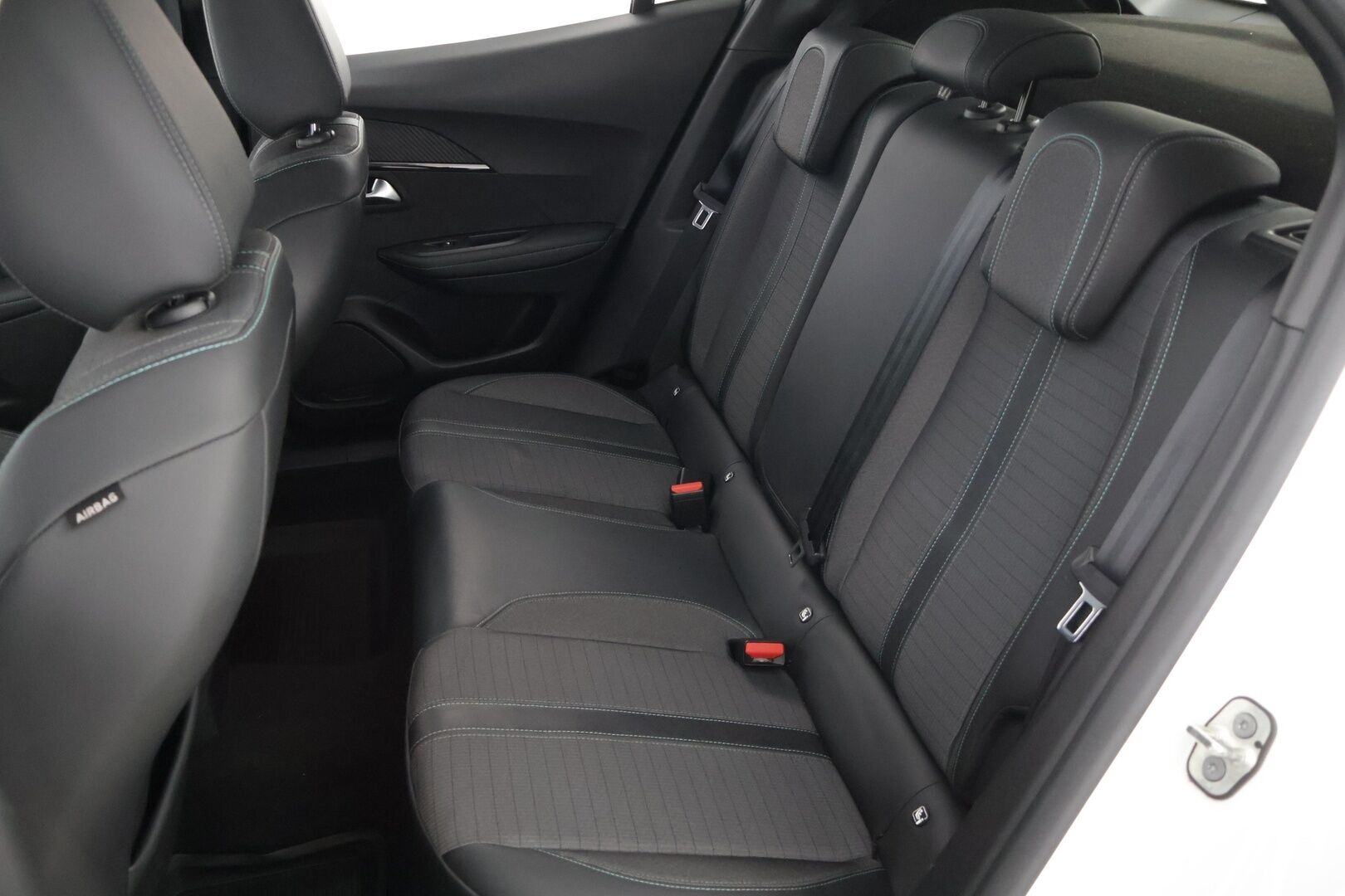 Peugeot 2008 2021 Allure Pack Motion PureTech 130 EAT8-automaatti - 360 kamera / digimittaristo / ACC / Tutkat / Mirrorlink