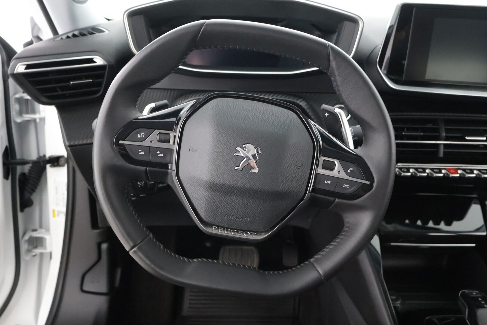 Peugeot 2008 2021 Allure Pack Motion PureTech 130 EAT8-automaatti - Juuri saapunut / 360 kamera / digimittaristo / Vakionopeudensäädin / Tutkat / Mirrorlink