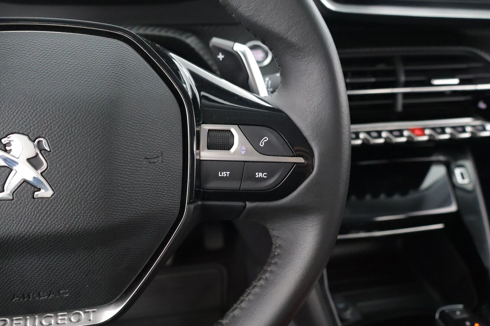 Peugeot 2008 2021 Allure Pack Motion PureTech 130 EAT8-automaatti - 360 kamera / digimittaristo / ACC / Tutkat / Mirrorlink