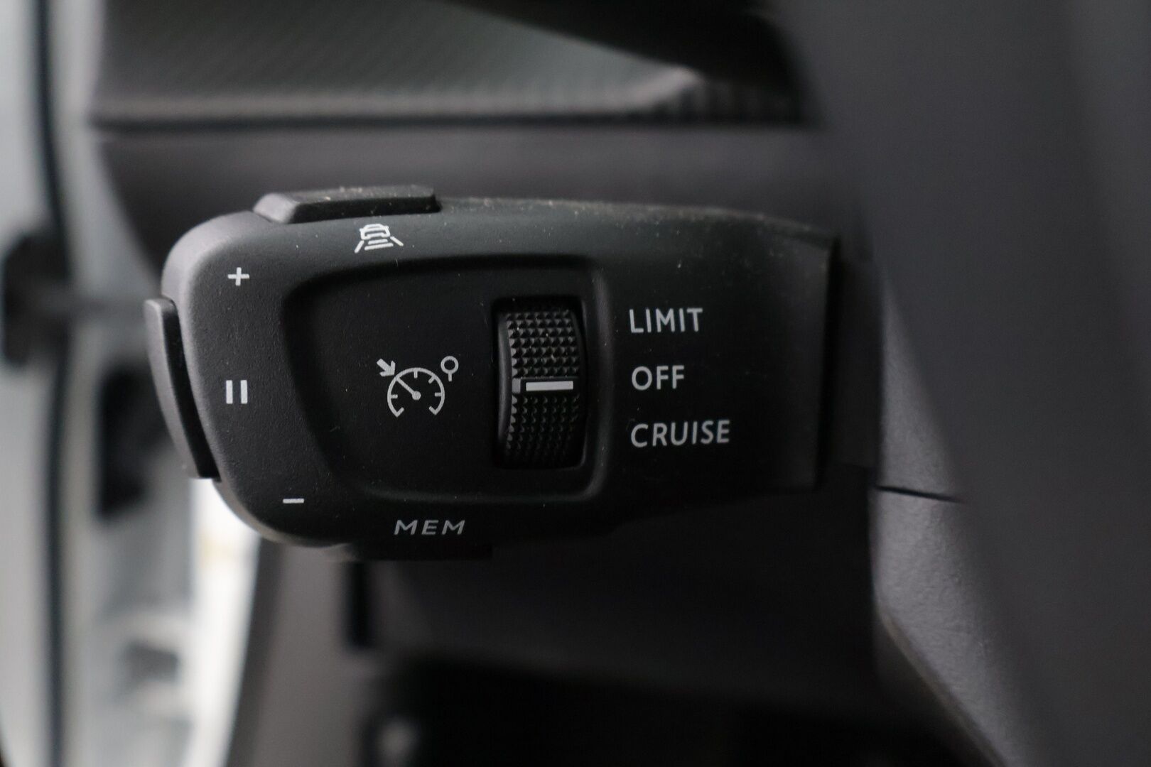 Peugeot 2008 2021 Allure Pack Motion PureTech 130 EAT8-automaatti - 360 kamera / digimittaristo / ACC / Tutkat / Mirrorlink
