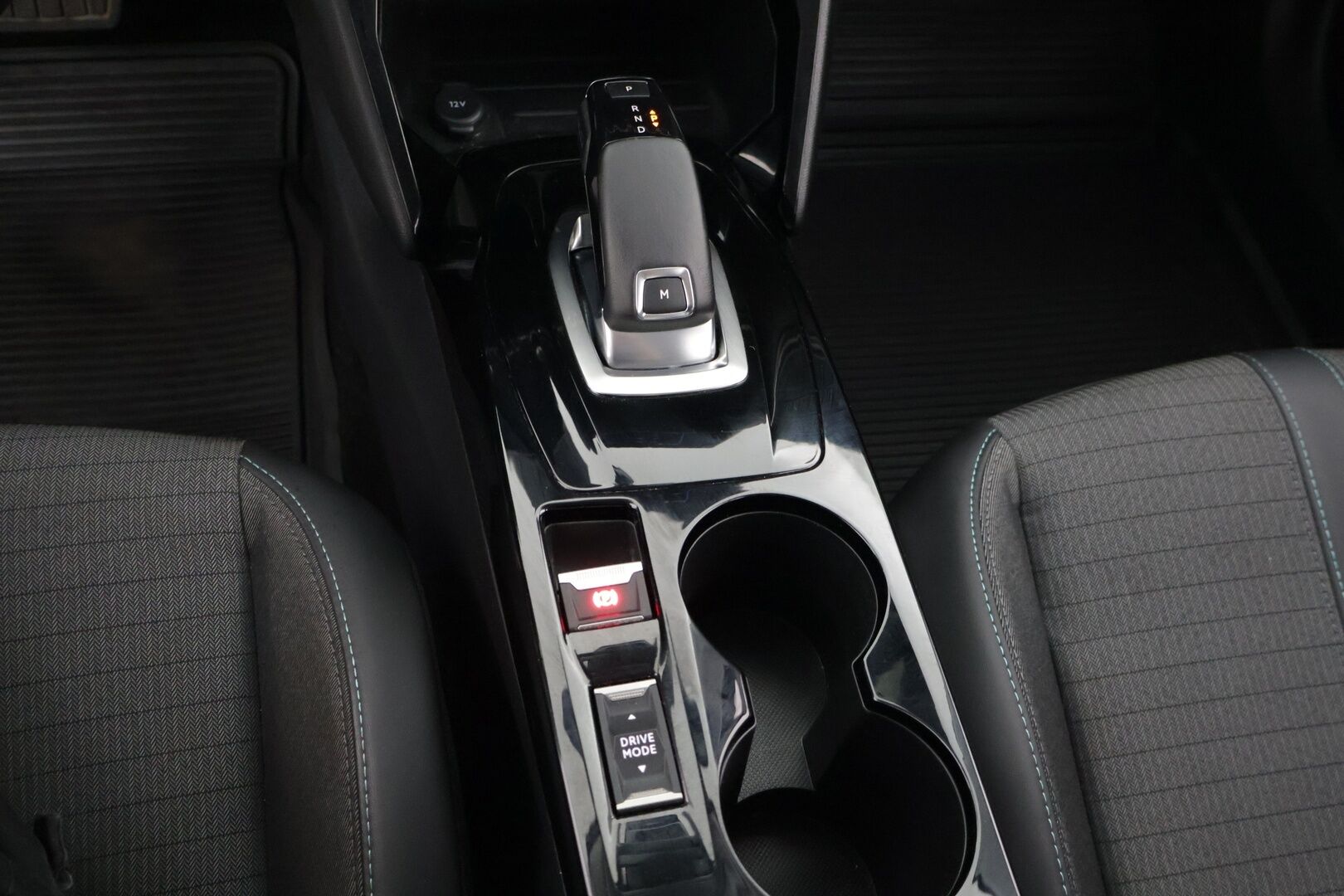 Peugeot 2008 2021 Allure Pack Motion PureTech 130 EAT8-automaatti - 360 kamera / digimittaristo / ACC / Tutkat / Mirrorlink