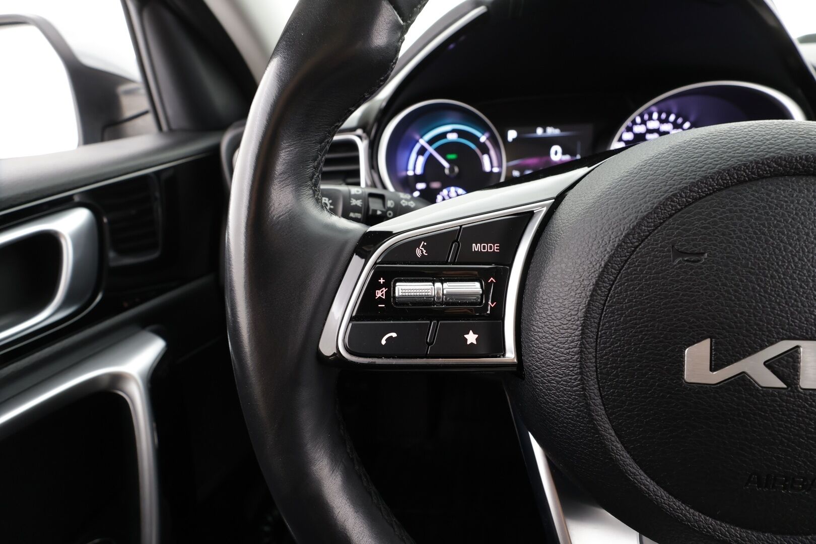 Kia Ceed 2022 1,6 GDI Plug-In Hybrid Business Premium SW DCT * ACC / Koukku / LED / P.kamera / Navi / Kaistavahti / Keyless * - Suomi-auto / 2x Latauskaapelit / Kahdet renkaat / merkkihuollot