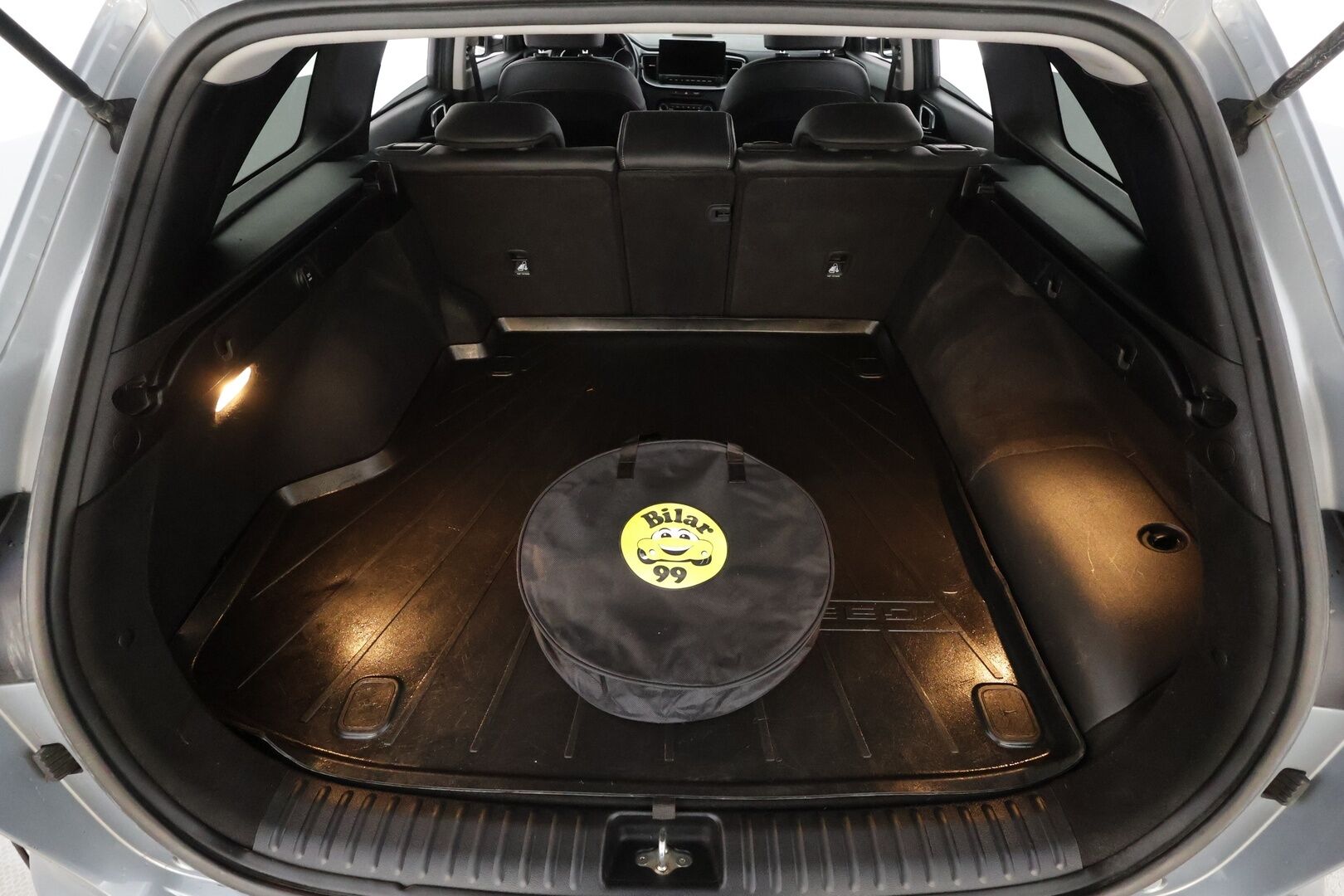 Kia Ceed 2022 1,6 GDI Plug-In Hybrid Business Premium SW DCT * ACC / Koukku / LED / P.kamera / Navi / Kaistavahti / Keyless * - Suomi-auto / 2x Latauskaapelit / Kahdet renkaat / merkkihuollot