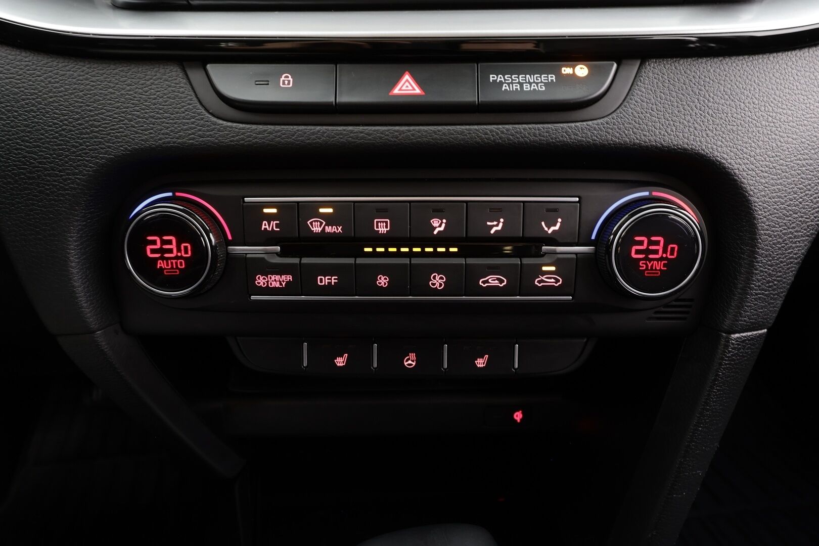 Kia Ceed 2022 1,6 GDI Plug-In Hybrid Business Premium SW DCT * ACC / Koukku / LED / P.kamera / Navi / Kaistavahti / Keyless * - Suomi-auto / 2x Latauskaapelit / Kahdet renkaat / merkkihuollot - HULLUT BLACKWEEK JATKOT - KORKOTARJOUS 2,49%