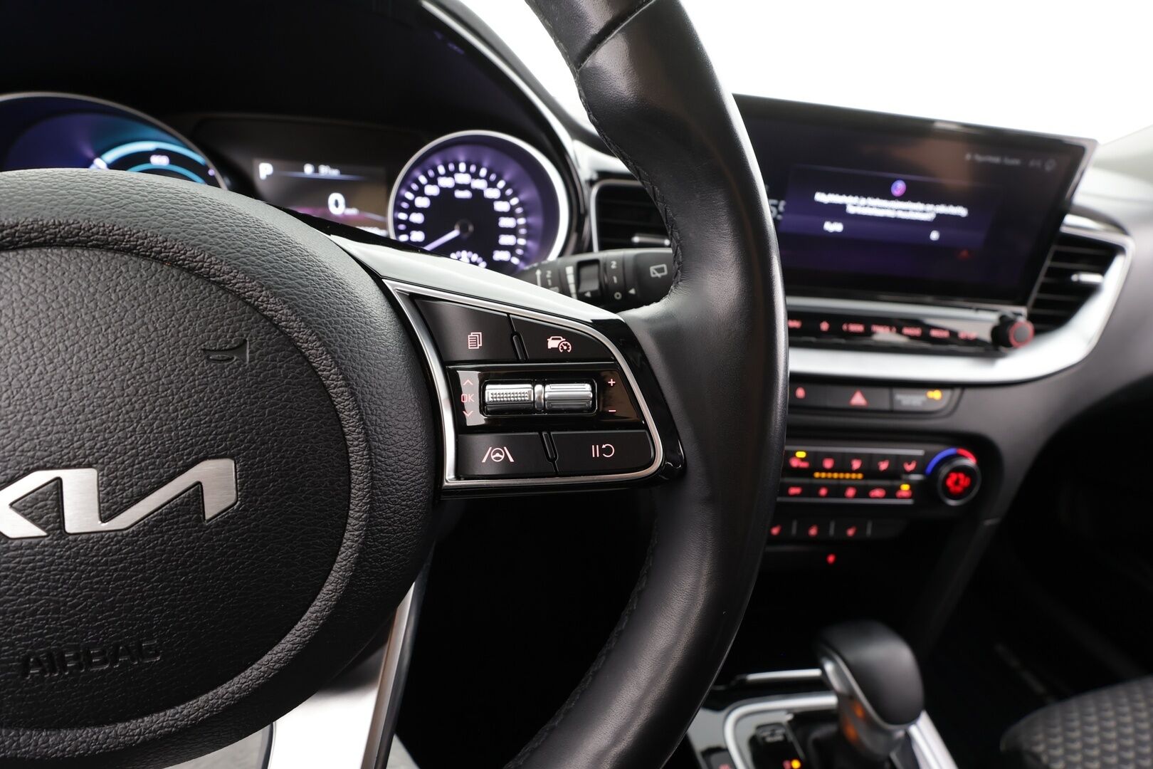 Kia Ceed 2022 1,6 GDI Plug-In Hybrid Business Premium SW DCT * ACC / Koukku / LED / P.kamera / Navi / Kaistavahti / Keyless * - Suomi-auto / 2x Latauskaapelit / Kahdet renkaat / merkkihuollot