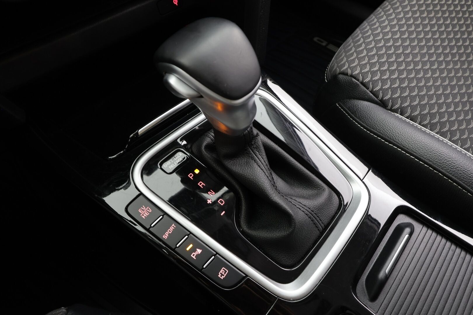 Kia Ceed 2022 1,6 GDI Plug-In Hybrid Business Premium SW DCT * ACC / Koukku / LED / P.kamera / Navi / Kaistavahti / Keyless * - Suomi-auto / 2x Latauskaapelit / Kahdet renkaat / merkkihuollot