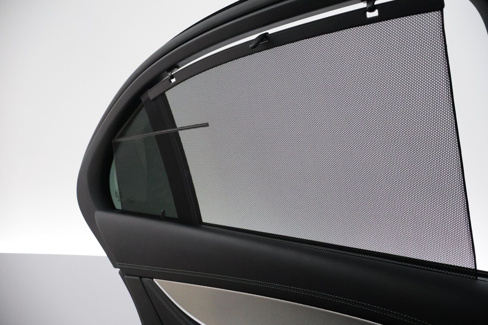 Mercedes-Benz E 2018 350 e Sedan AMG *Burmester® 3D / Sporttipenkit / HUD /  Ambient / 360 / Command / BLIS* - Nahka alcantra / Kahdet AMG vanteet / Apple&Android