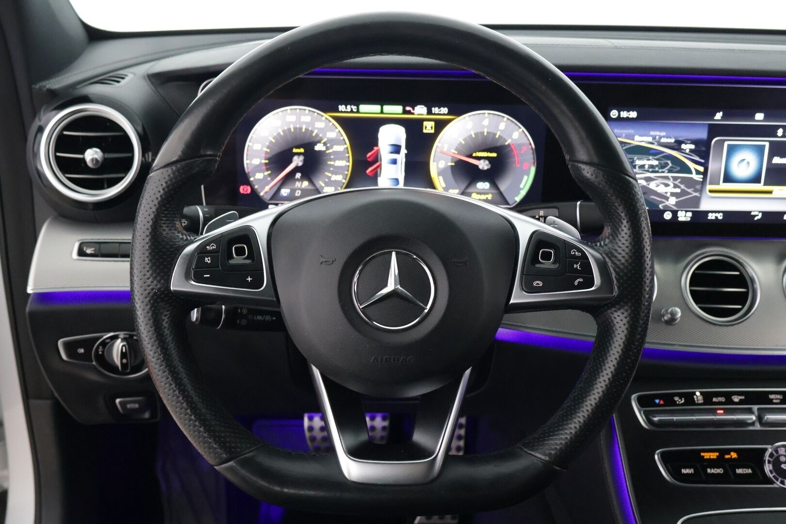 Mercedes-Benz E 2018 350 e Sedan AMG *Burmester® 3D / Sporttipenkit / HUD /  Ambient / 360 / Command / BLIS* - Nahka alcantra / Kahdet AMG vanteet / Apple&Android