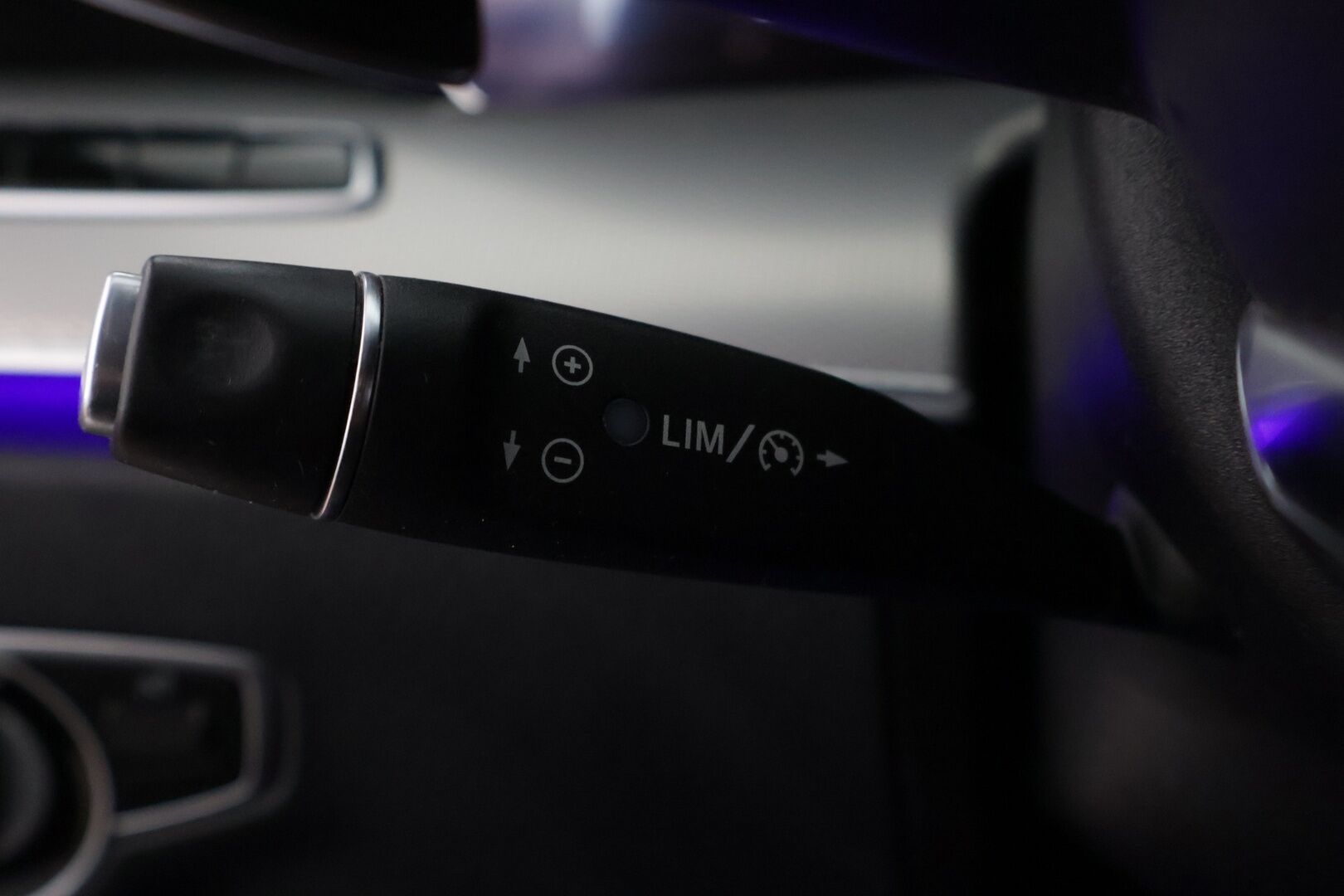 Mercedes-Benz E 2018 350 e Sedan AMG *Burmester® 3D / Sporttipenkit / HUD /  Ambient / 360 / Command / BLIS* - Nahka alcantra / Kahdet AMG vanteet / Apple&Android