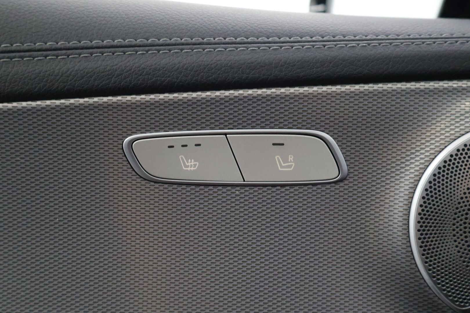 Mercedes-Benz E 2018 350 e Sedan AMG *Burmester® 3D / Sporttipenkit / HUD /  Ambient / 360 / Command / BLIS* - Nahka alcantra / Kahdet AMG vanteet / Apple&Android