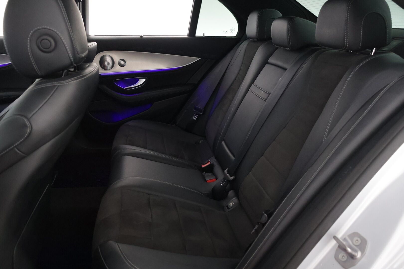 Mercedes-Benz E 2018 350 e Sedan AMG *Burmester® 3D / Sporttipenkit / HUD /  Ambient / 360 / Command / BLIS* - Nahka alcantra / Kahdet AMG vanteet / Apple&Android