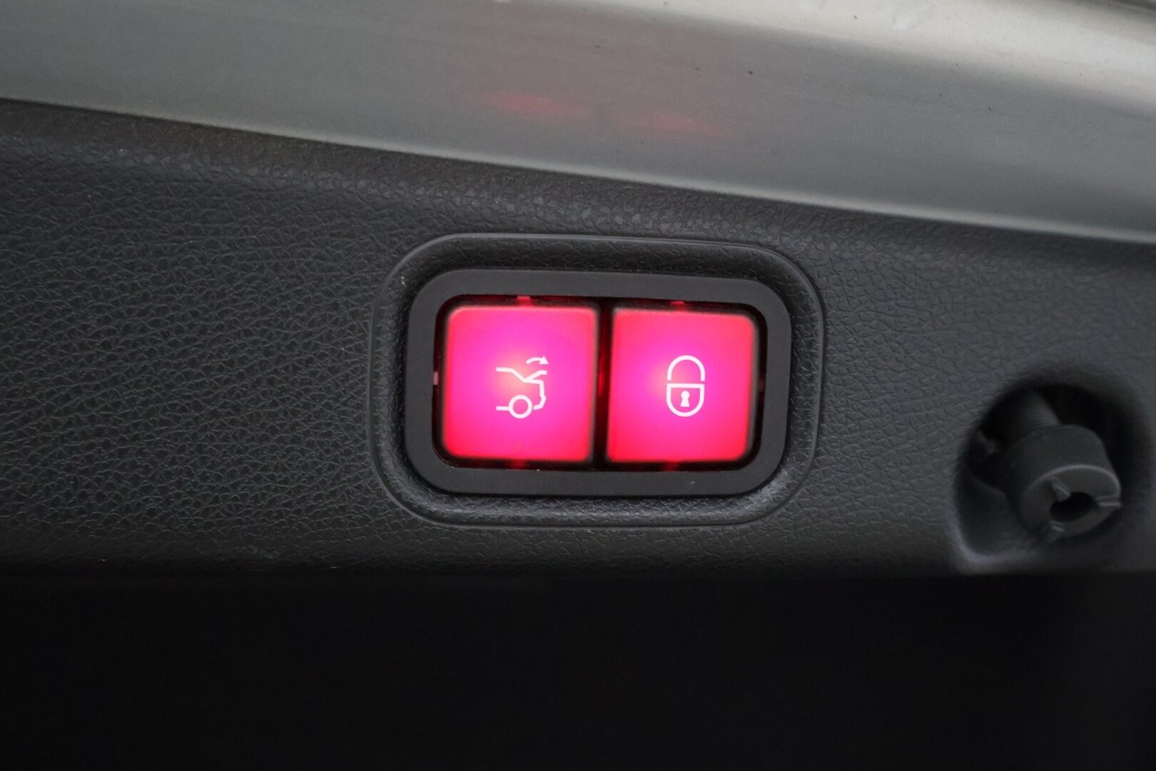 Mercedes-Benz E 2018 350 e Sedan AMG *Burmester® 3D / Sporttipenkit / HUD /  Ambient / 360 / Command / BLIS* - Nahka alcantra / Kahdet AMG vanteet / Apple&Android