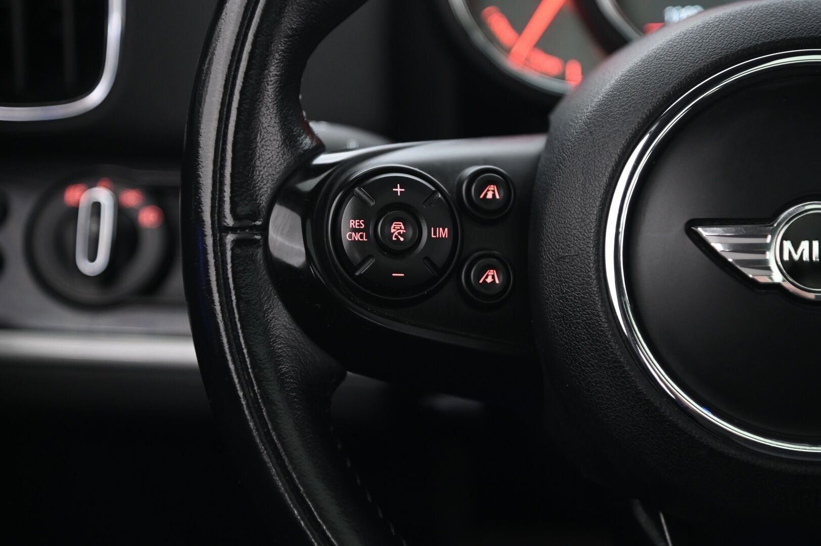 Mini Countryman 2018 Countryman Cooper SE ALL4 *H&K / ACC / Panorama / Navi / Lohko* - *2x renkaat / Juuri saapunut!* - HULLU BLACKWEEK KORKOTARJOUS 2,49%