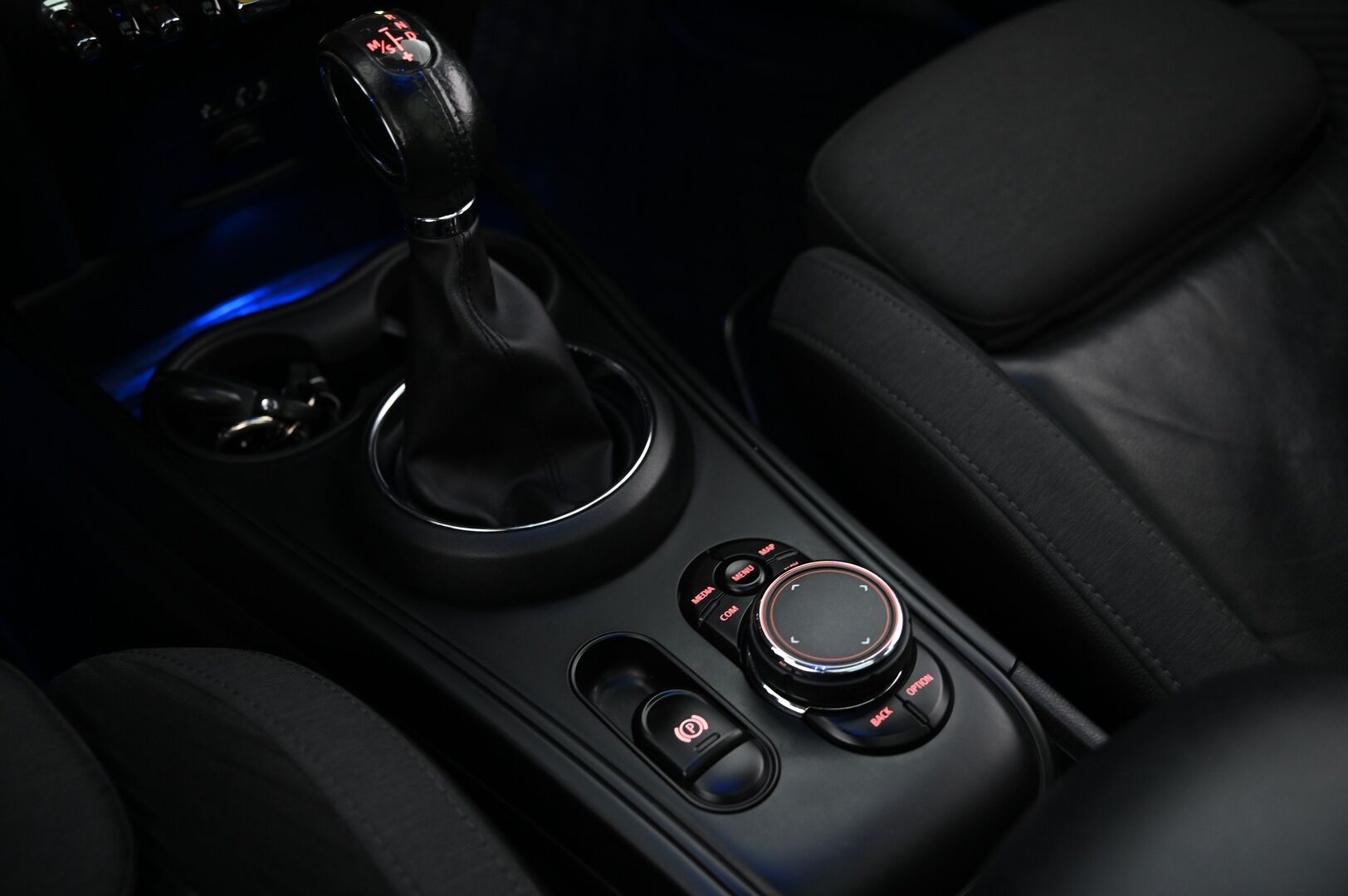 Mini Countryman 2018 Countryman Cooper SE ALL4 *H&K / ACC / Panorama / Navi / Lohko* - *2x renkaat / Juuri saapunut!*