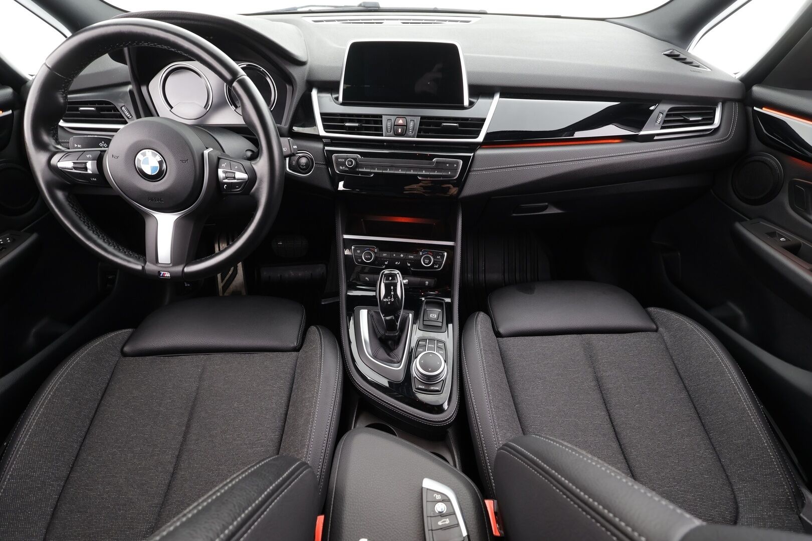 BMW 218 2022 F46 Gran Tourer 218i A Business Automatic Edition M Sport * LED / P.Tutkat / Sportpenkit / Navi / Sisätilanlämmitin * - 1-om Suomi-auto / Kahdet renkaat / Merkkihuollettu! - HULLU BLACKWEEK KORKOTARJOUS 2,49%