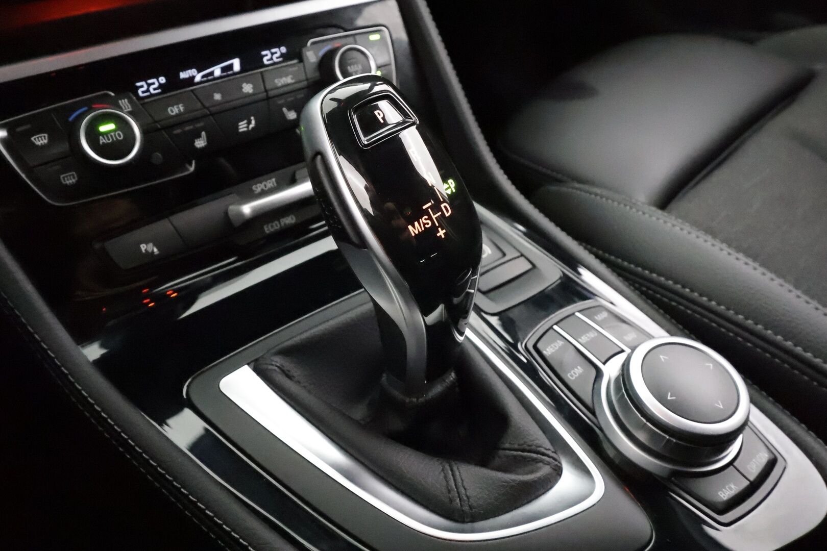 BMW 218 2022 F46 Gran Tourer 218i A Business Automatic Edition M Sport * LED / P.Tutkat / Sportpenkit / Navi / Sisätilanlämmitin * - 1-om Suomi-auto / Kahdet renkaat / Merkkihuollettu! - HULLU BLACKWEEK KORKOTARJOUS 2,49%