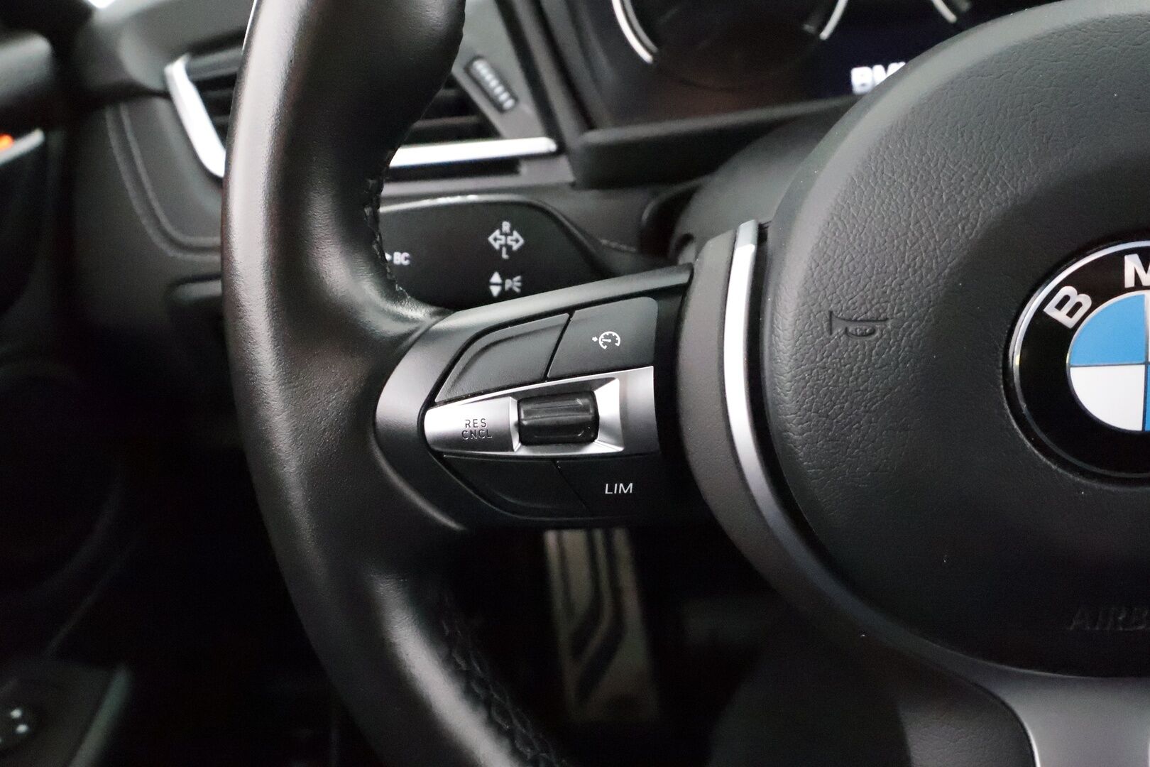 BMW 218 2022 F46 Gran Tourer 218i A Business Automatic Edition M Sport * LED / P.Tutkat / Sportpenkit / Navi / Sisätilanlämmitin * - 1-om Suomi-auto / Kahdet renkaat / Merkkihuollettu! - HULLU BLACKWEEK KORKOTARJOUS 2,49%