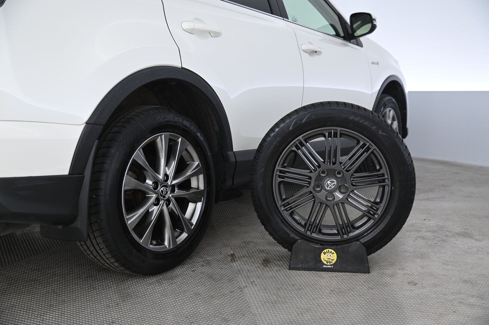 Toyota RAV4 2017 2.5 Hybrid AWD Premium - ACC | JBL | Nahat muistilla | Koukku | P.Kamera | Sähk. luukku | 2x renkaat&alumiinivanteet