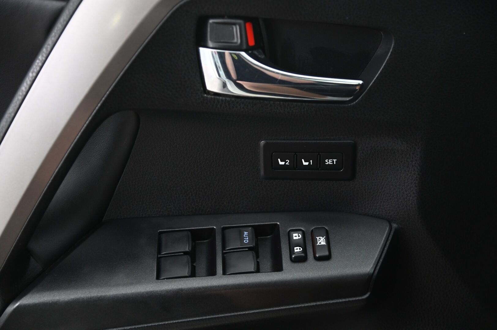 Toyota RAV4 2017 2.5 Hybrid AWD Premium - ACC | JBL | Nahat muistilla | Koukku | P.Kamera | Sähk. luukku | 2x renkaat&alumiinivanteet