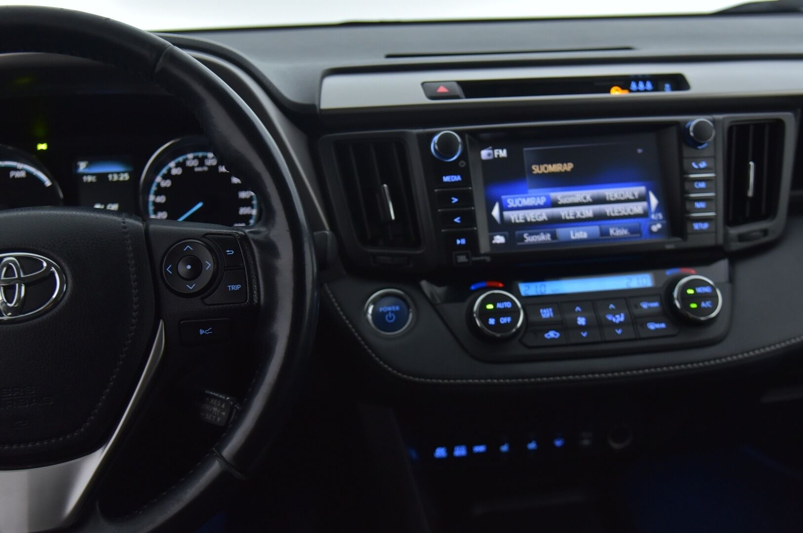 Toyota RAV4 2017 2.5 Hybrid AWD Premium - ACC | JBL | Nahat muistilla | Koukku | P.Kamera | Sähk. luukku | 2x renkaat&alumiinivanteet
