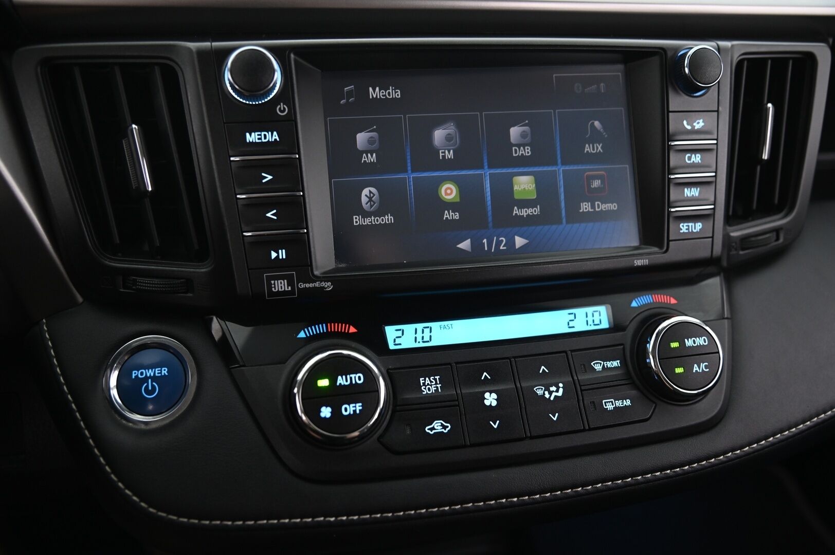Toyota RAV4 2017 2.5 Hybrid AWD Premium - ACC | JBL | Nahat muistilla | Koukku | P.Kamera | Sähk. luukku | 2x renkaat&alumiinivanteet