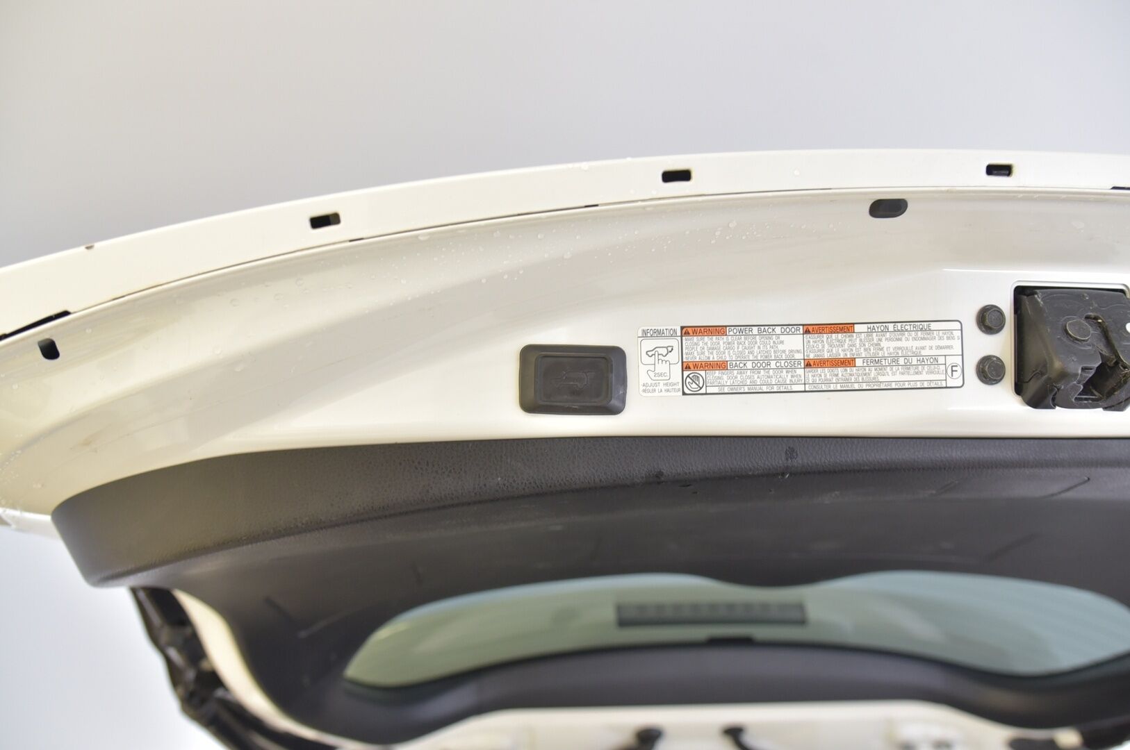 Toyota RAV4 2017 2.5 Hybrid AWD Premium - ACC | JBL | Nahat muistilla | Koukku | P.Kamera | Sähk. luukku | 2x renkaat&alumiinivanteet
