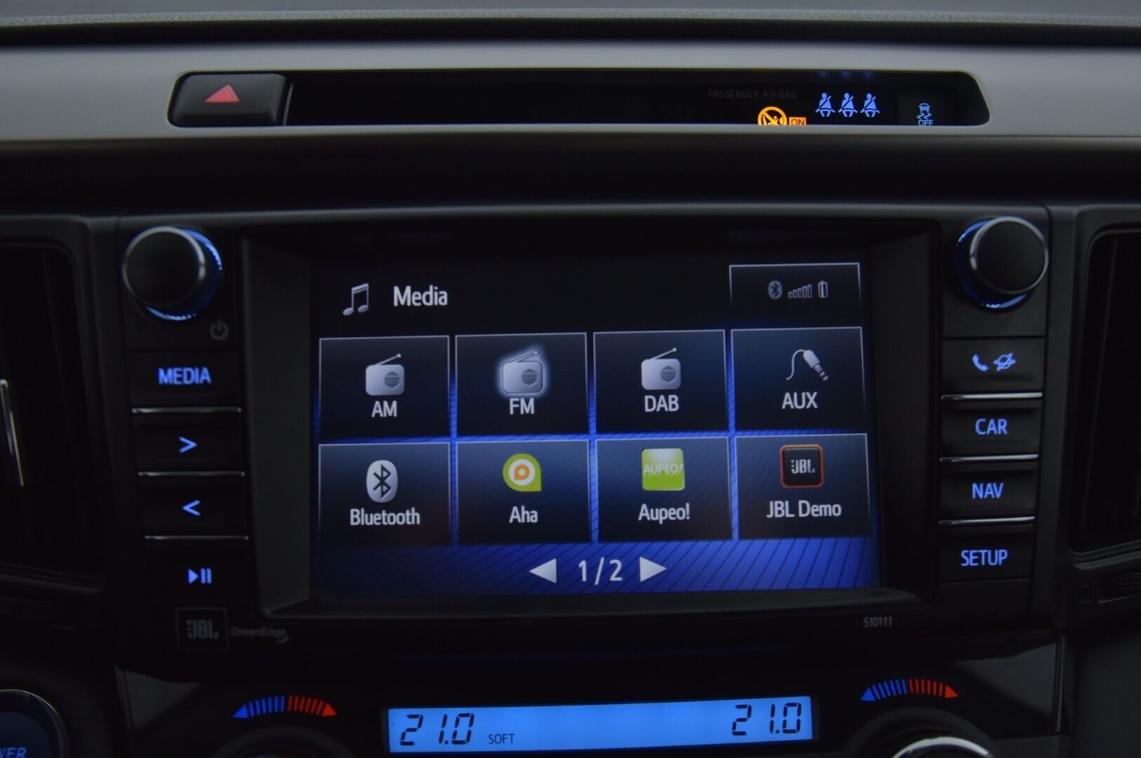 Toyota RAV4 2017 2.5 Hybrid AWD Premium - ACC | JBL | Nahat muistilla | Koukku | P.Kamera | Sähk. luukku | 2x renkaat&alumiinivanteet