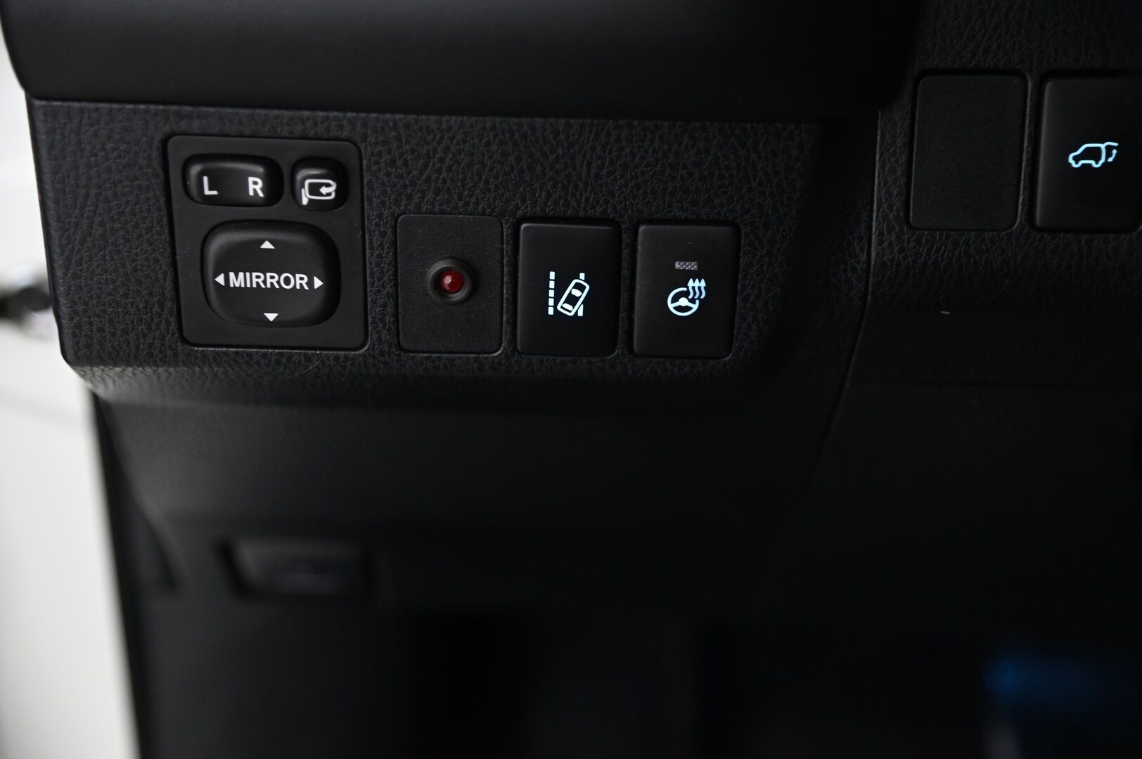 Toyota RAV4 2017 2.5 Hybrid AWD Premium - ACC | JBL | Nahat muistilla | Koukku | P.Kamera | Sähk. luukku | 2x renkaat&alumiinivanteet
